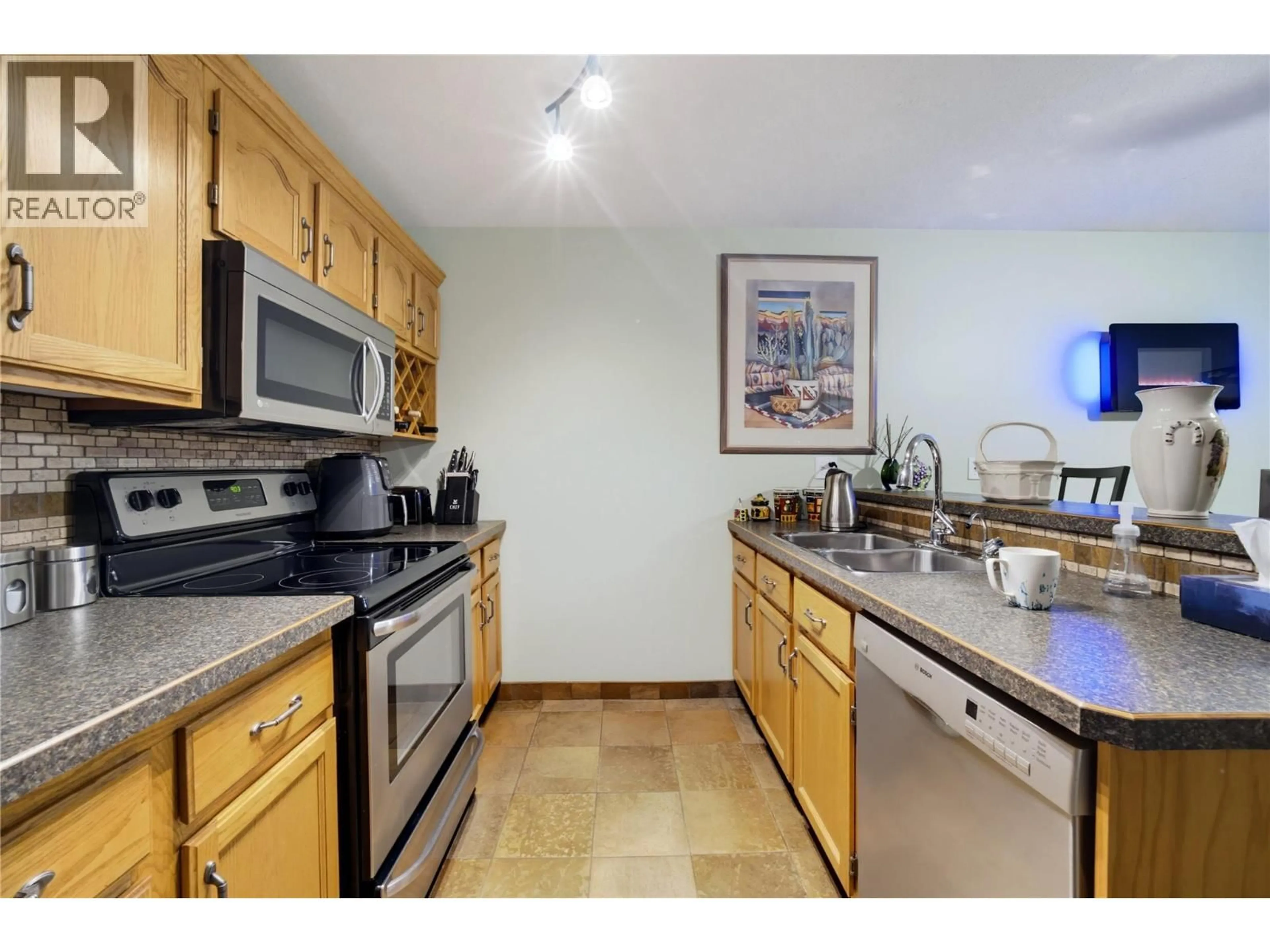 Standard kitchen, unknown for 208 - 250 5TH STREET SOUTHEAST, Salmon Arm British Columbia V1E1J8