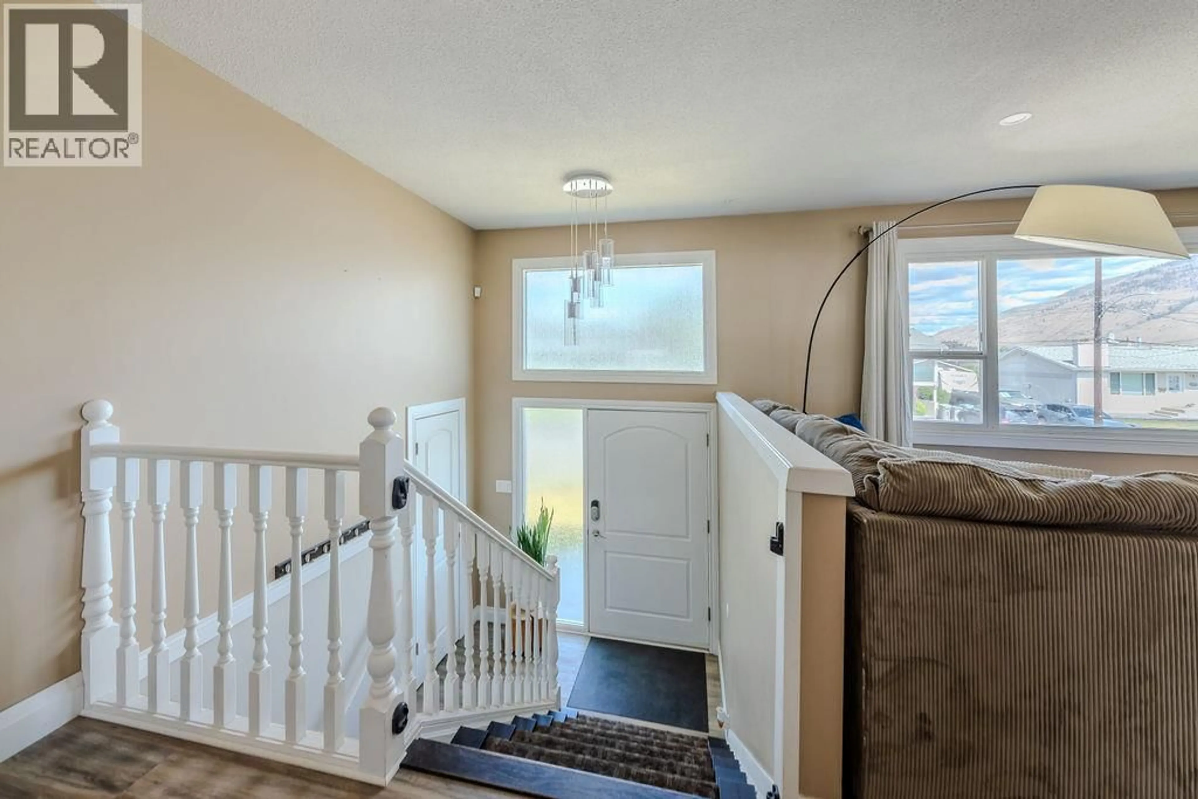 Indoor entryway for 667 CUMBERLAND AVENUE, Kamloops British Columbia V2B1Z1