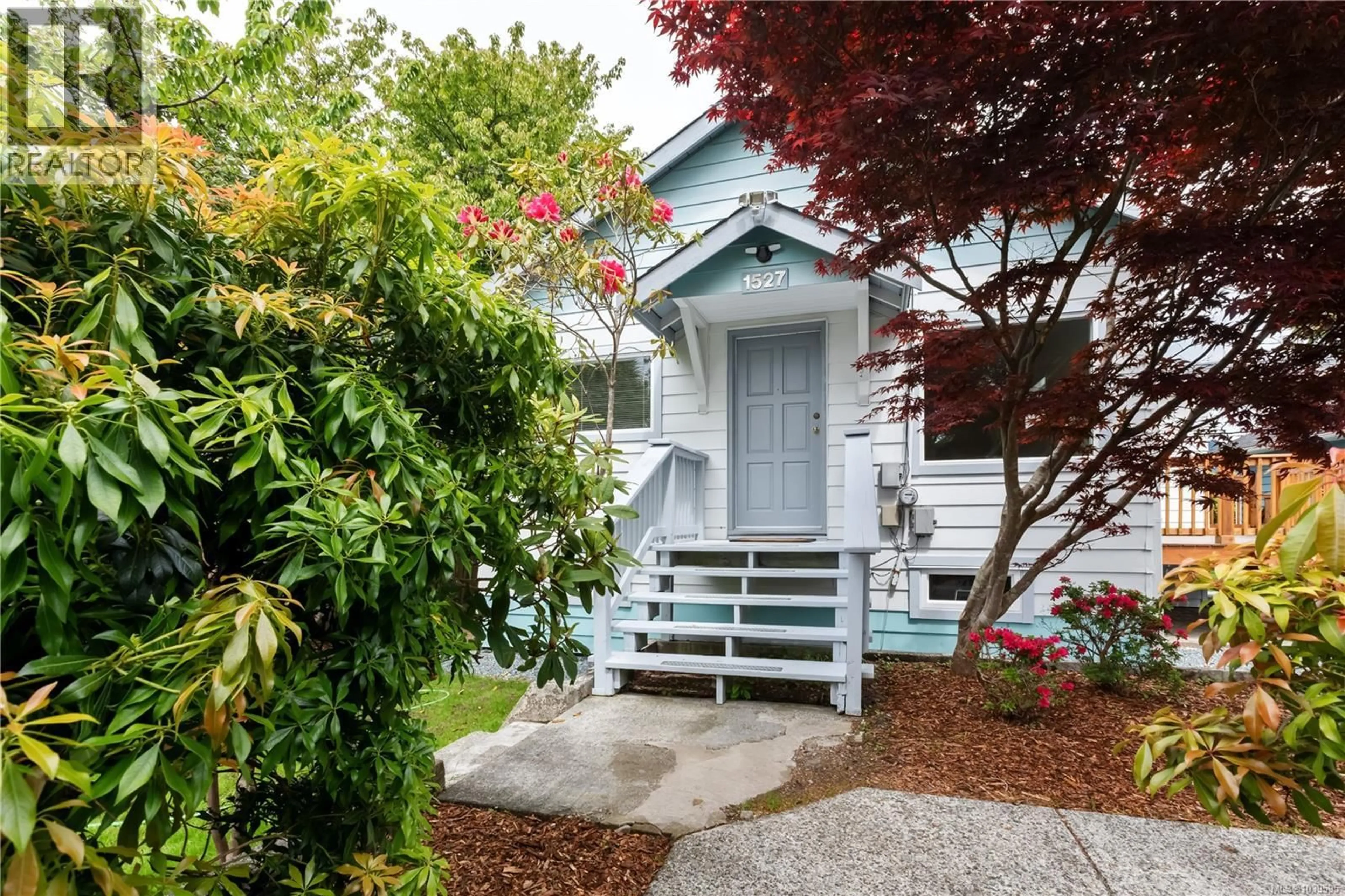Home with vinyl exterior material, street for 1527 PENINSULA ROAD, Ucluelet British Columbia V0R3A0