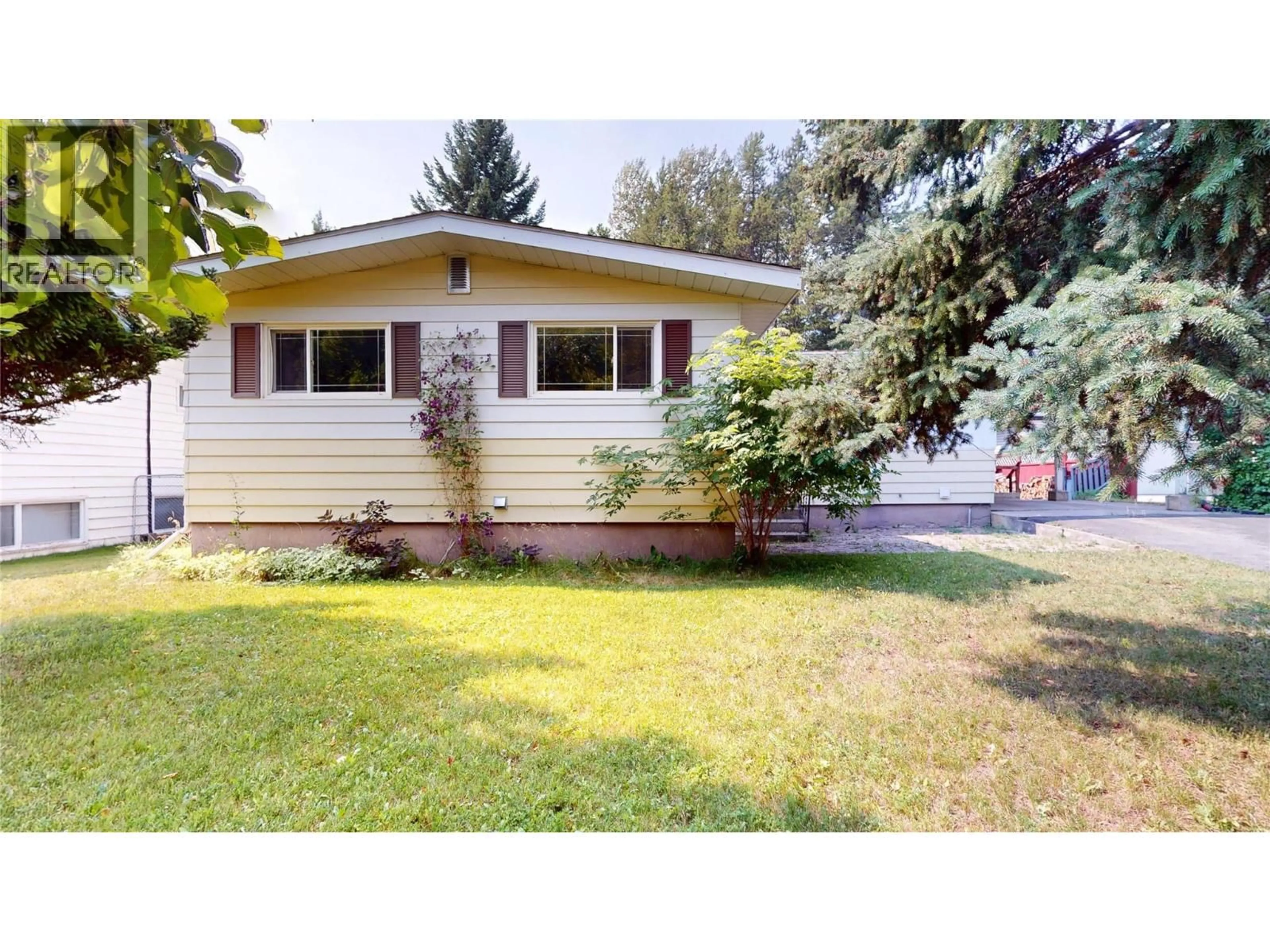 Home with vinyl exterior material, street for 260 BLUE SPRUCE CRESCENT, Sparwood British Columbia V0B2G1