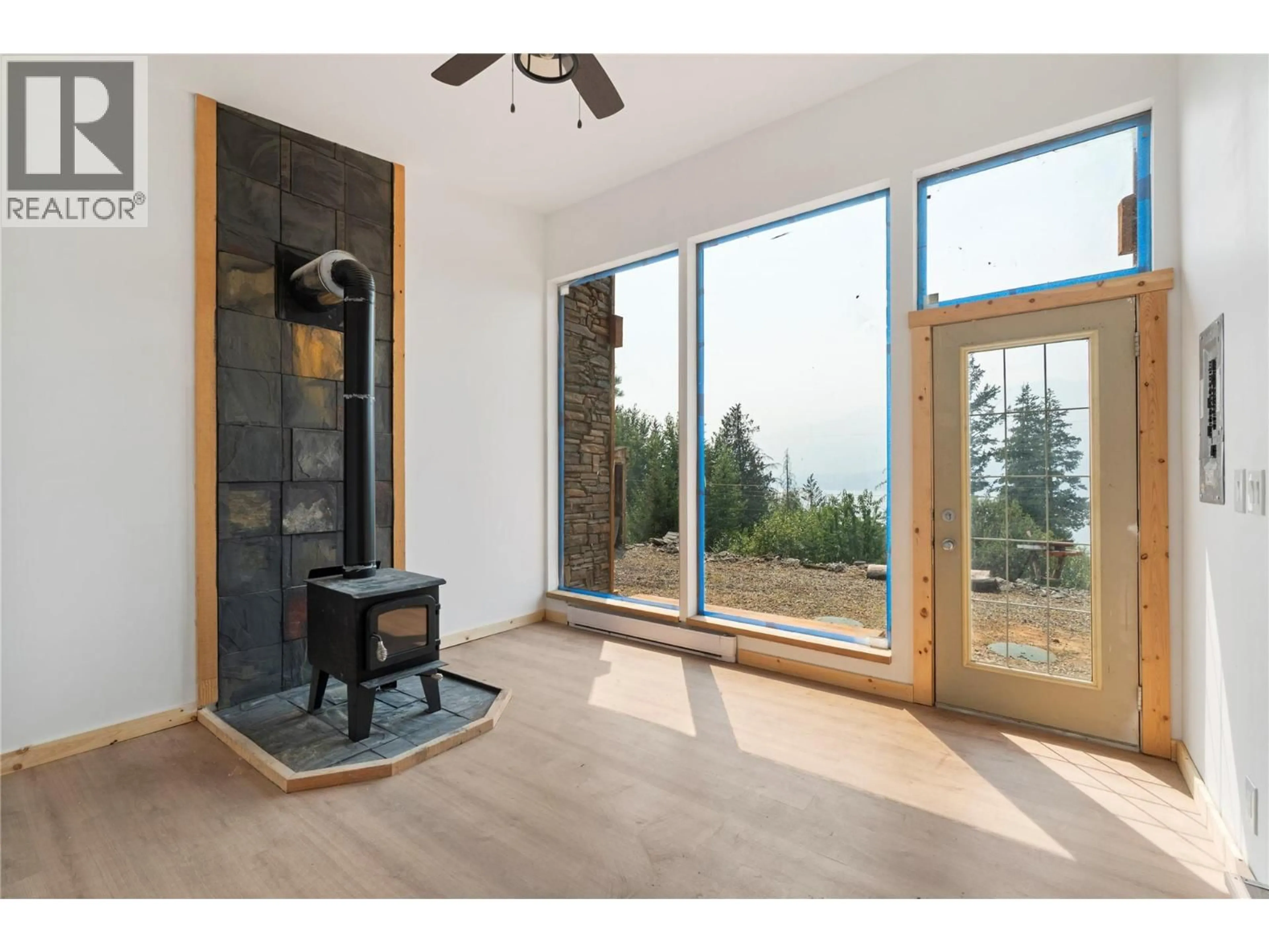 Indoor entryway for 1278 LEE CREEK DRIVE, Lee Creek British Columbia V0E1M4