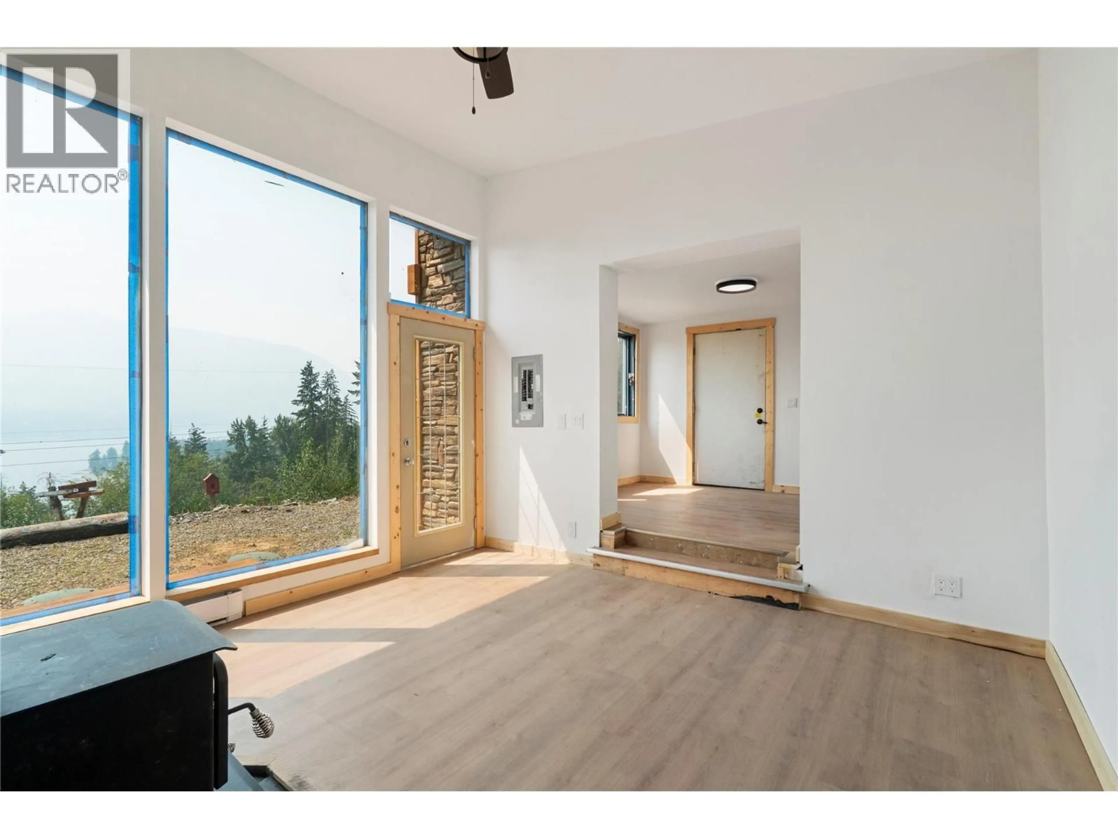 Indoor entryway for 1278 LEE CREEK DRIVE, Lee Creek British Columbia V0E1M4