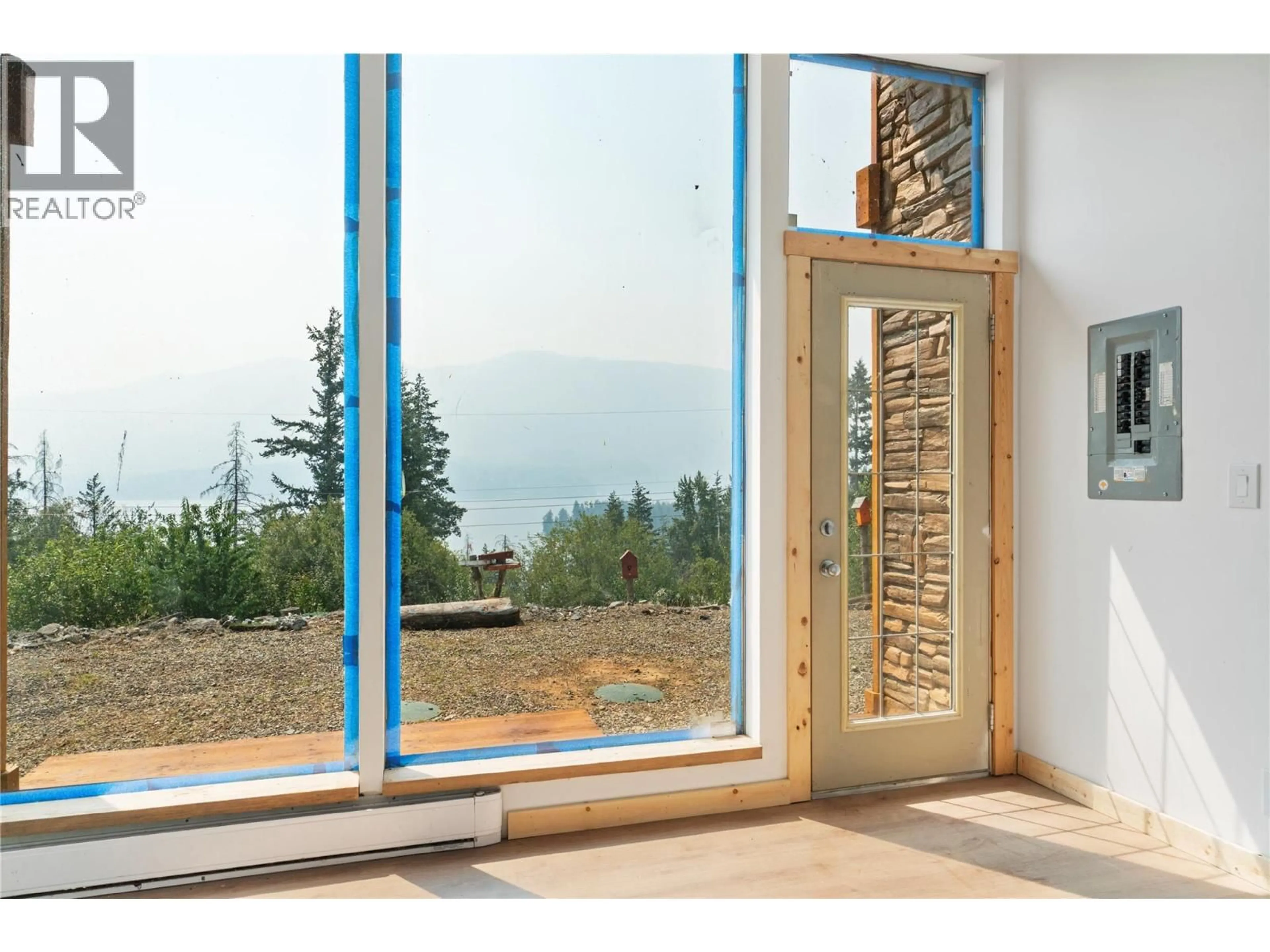 Indoor entryway for 1278 LEE CREEK DRIVE, Lee Creek British Columbia V0E1M4