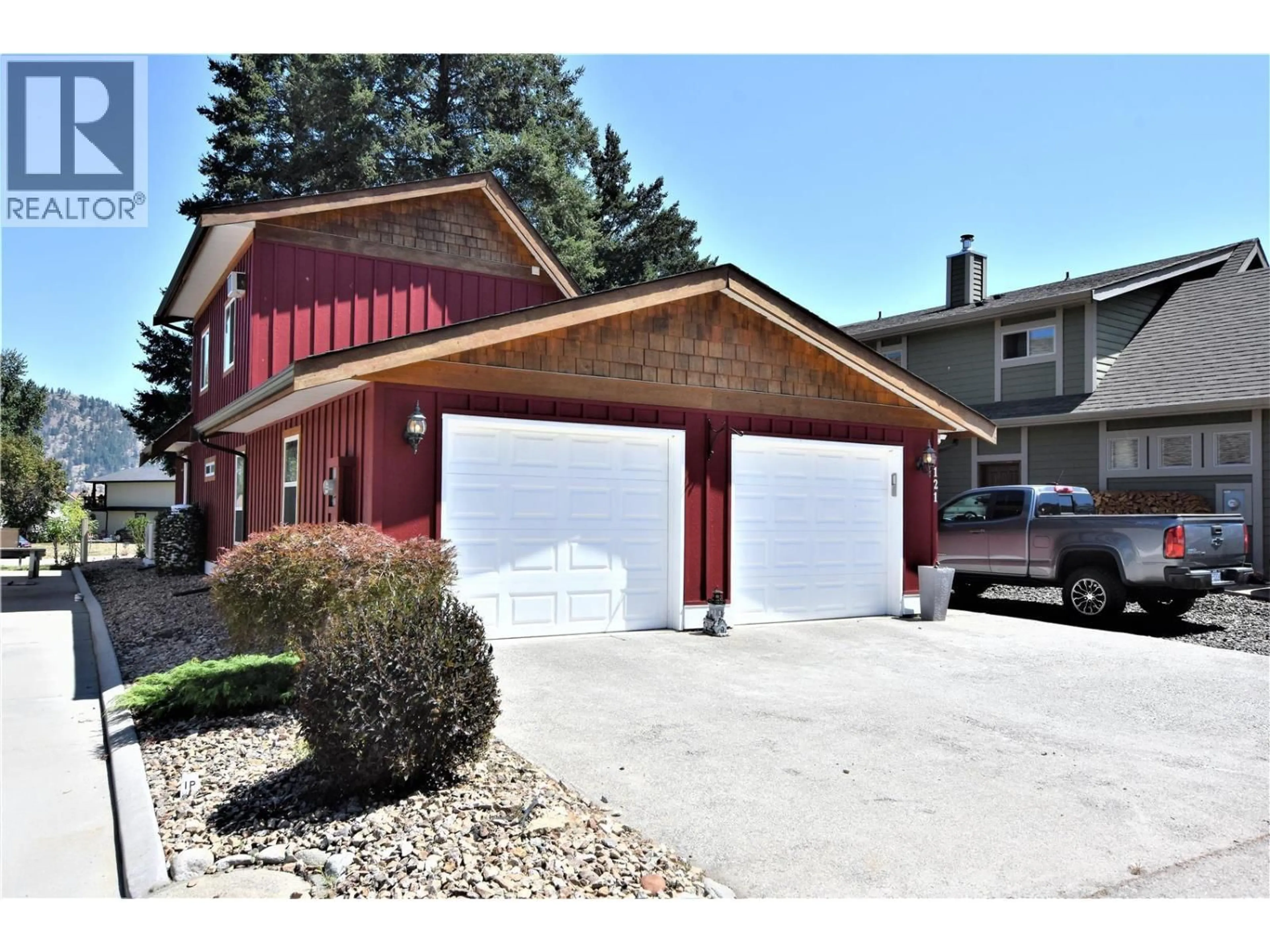 Home with vinyl exterior material, street for 121 DEER STREET, Vernon British Columbia V1H2A1