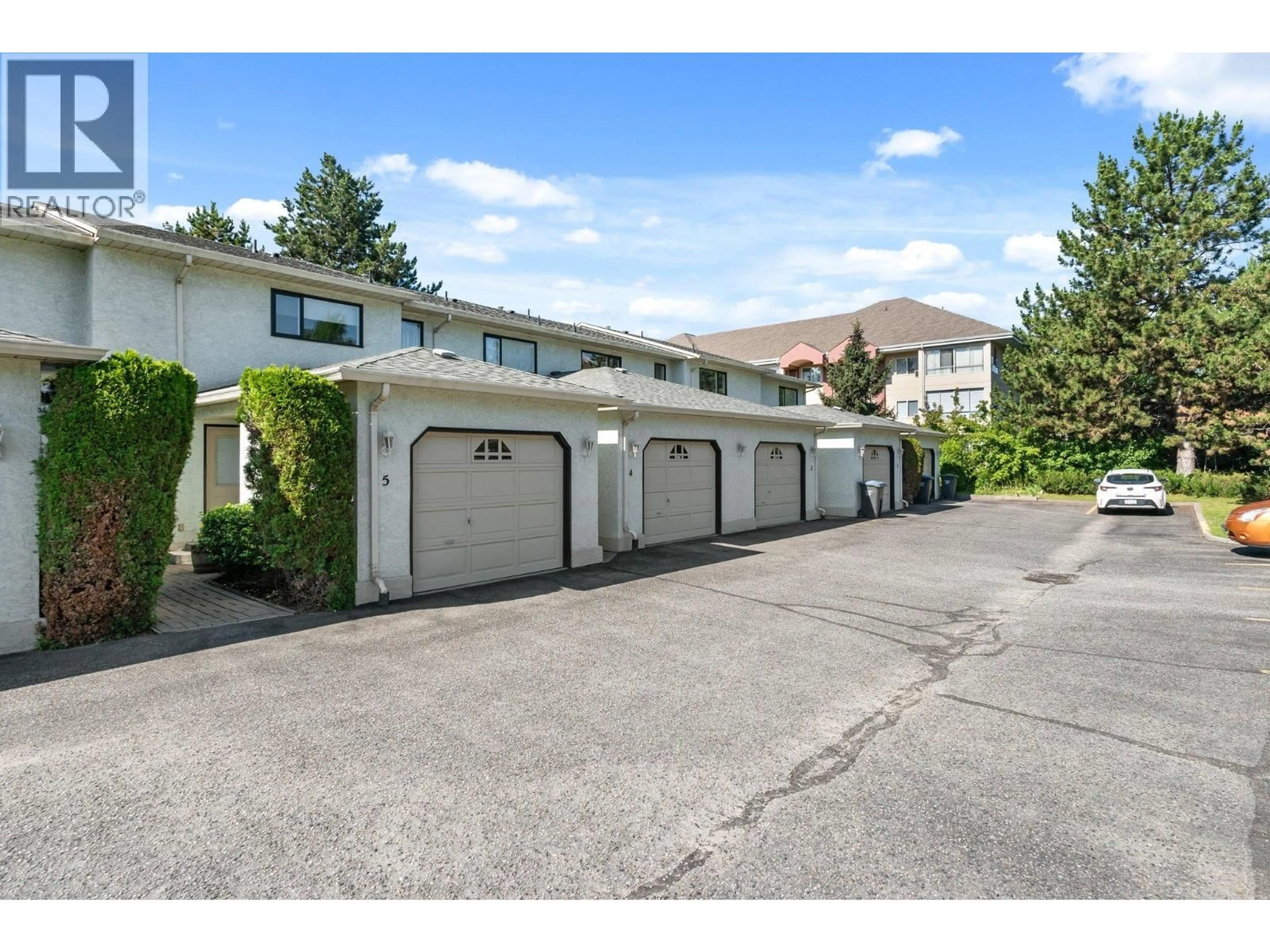 Indoor garage for 5 - 130 DUNDAS RD. ROAD, Kelowna British Columbia V1X4M4