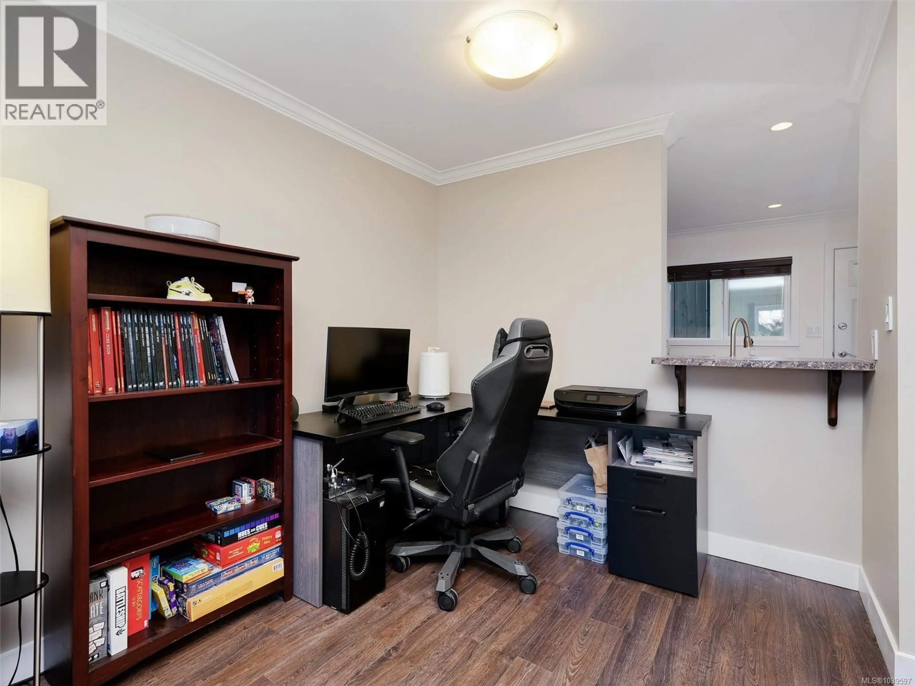 A pic of a room for 201 - 991 CLOVERDALE AVENUE, Saanich British Columbia V8X2T5