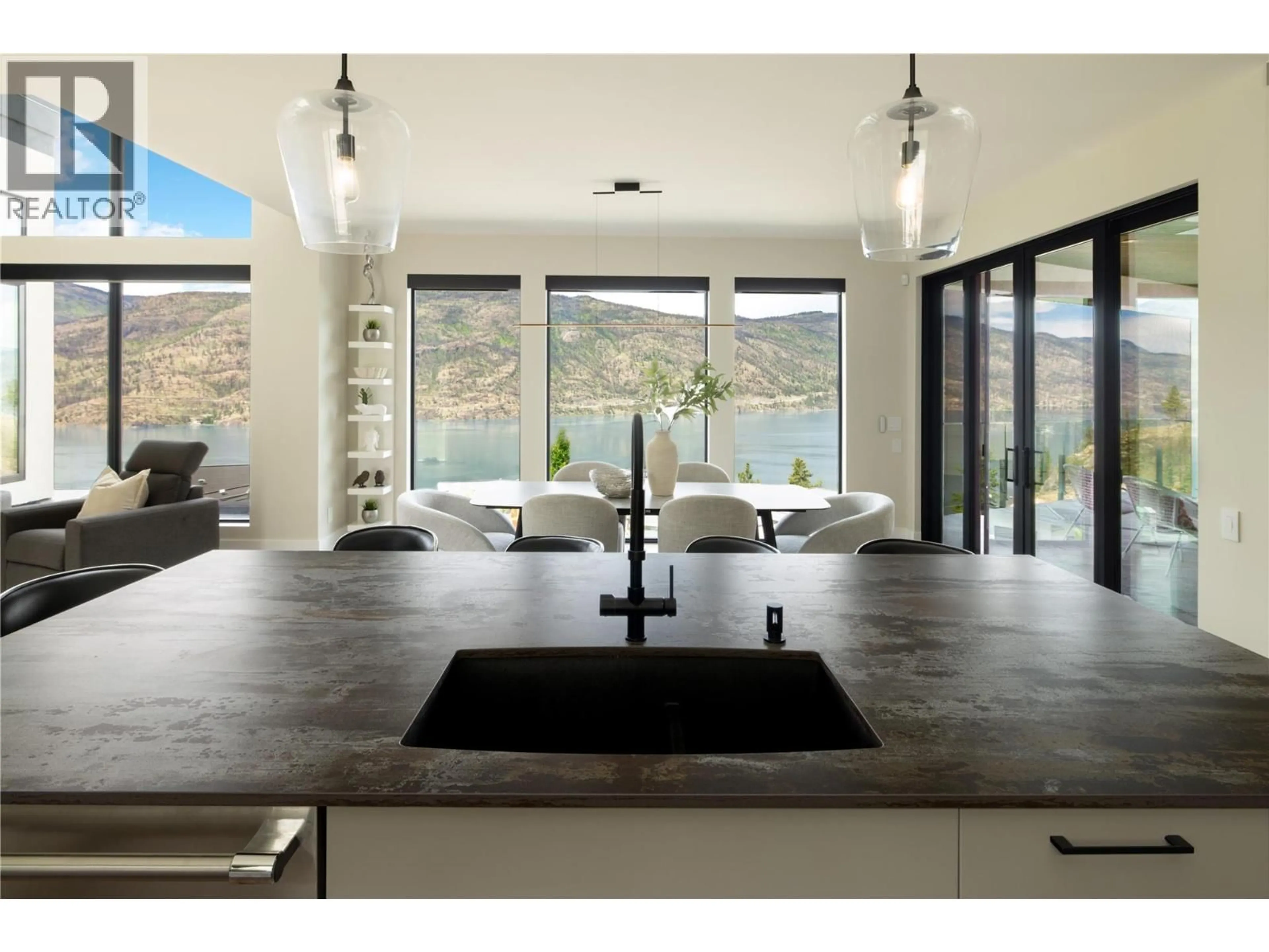 Contemporary kitchen, unknown for 605 CLIFTON COURT, Kelowna British Columbia V1V0B7