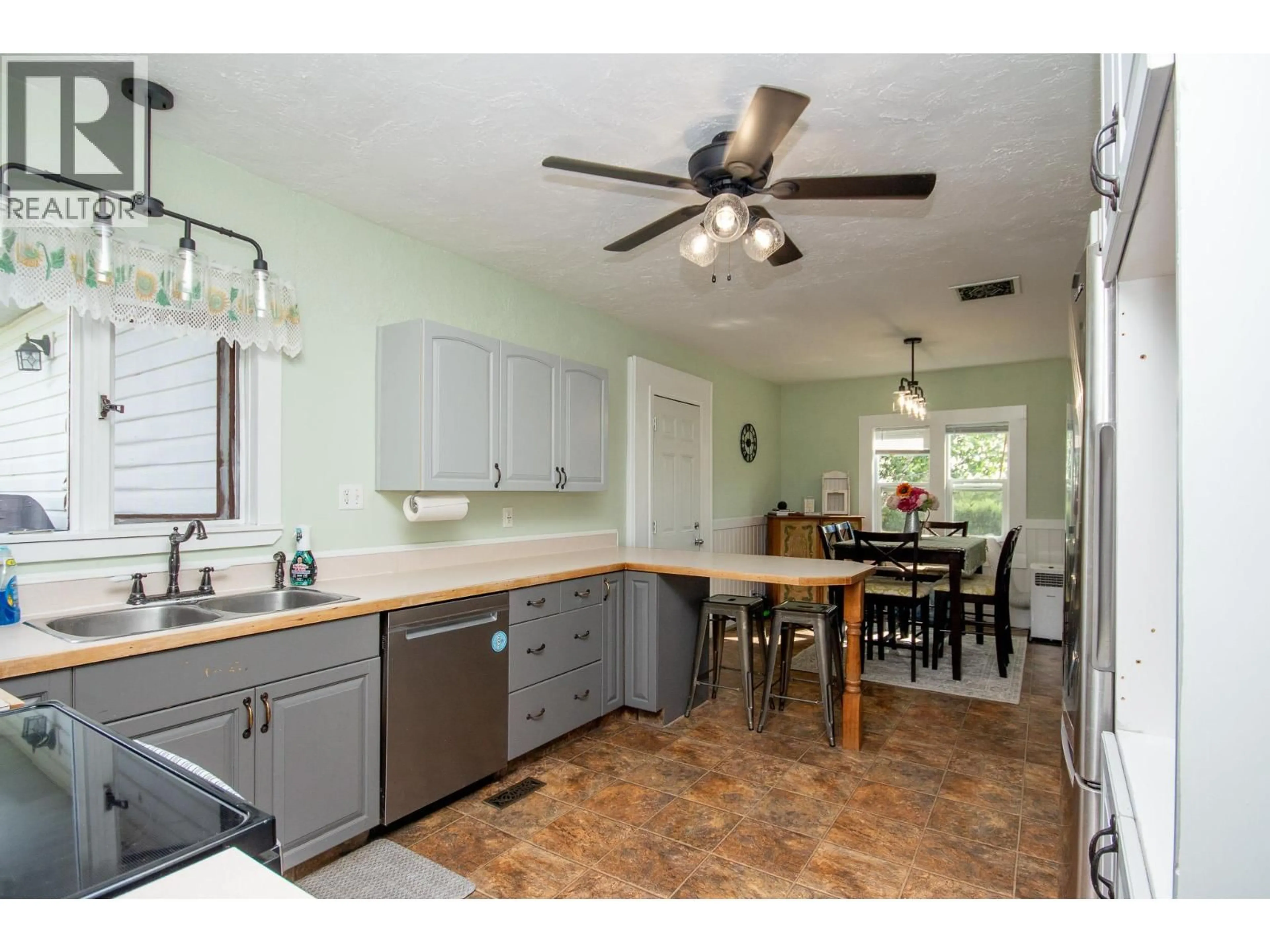 Open concept kitchen, unknown for 2300 CHILTON OTHER, Dawson Creek British Columbia V1G0B9