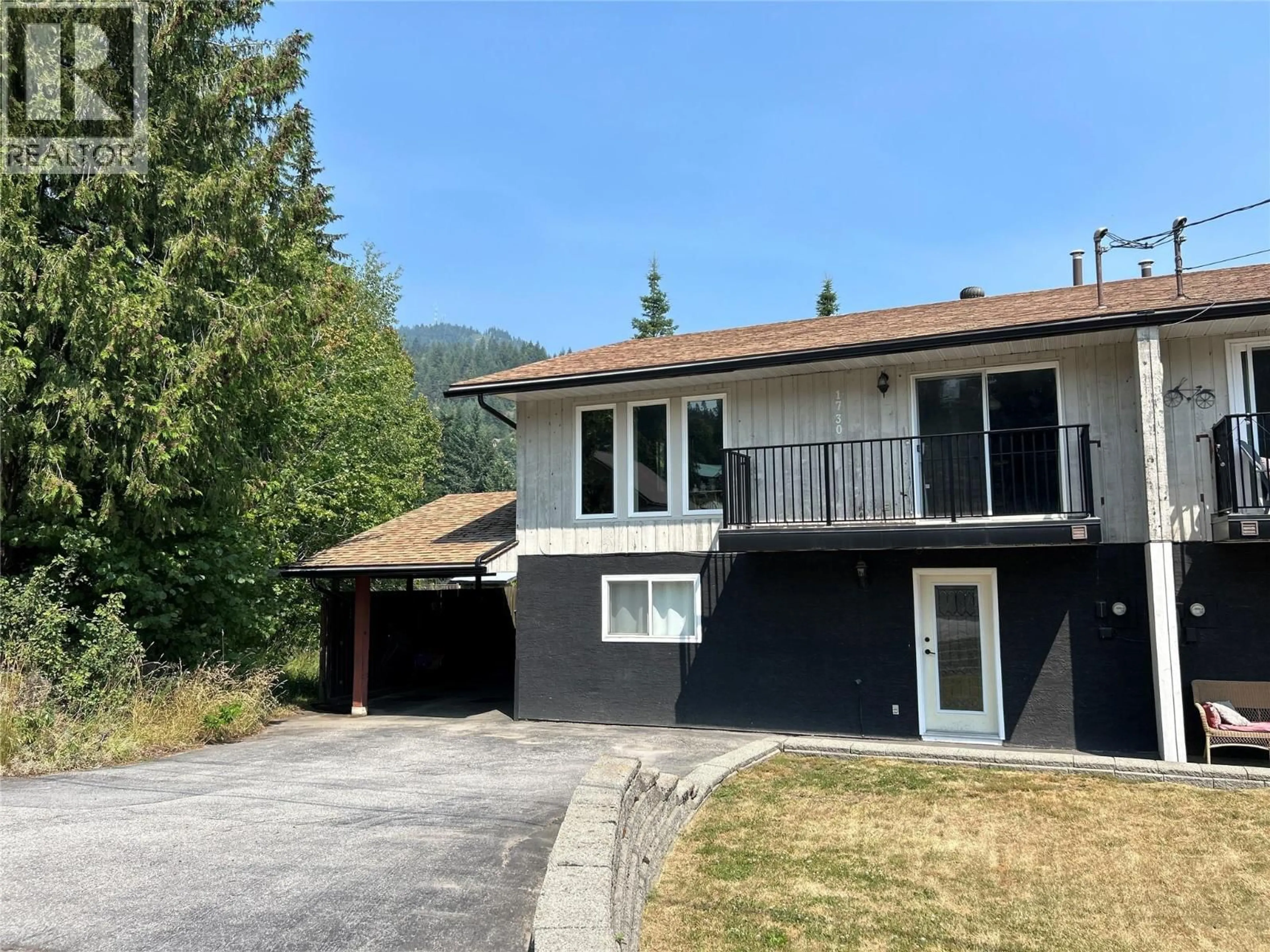 A pic from outside/outdoor area/front of a property/back of a property/a pic from drone, mountain view for 1730 THOMPSON AVENUE, Rossland British Columbia V0G1Y0