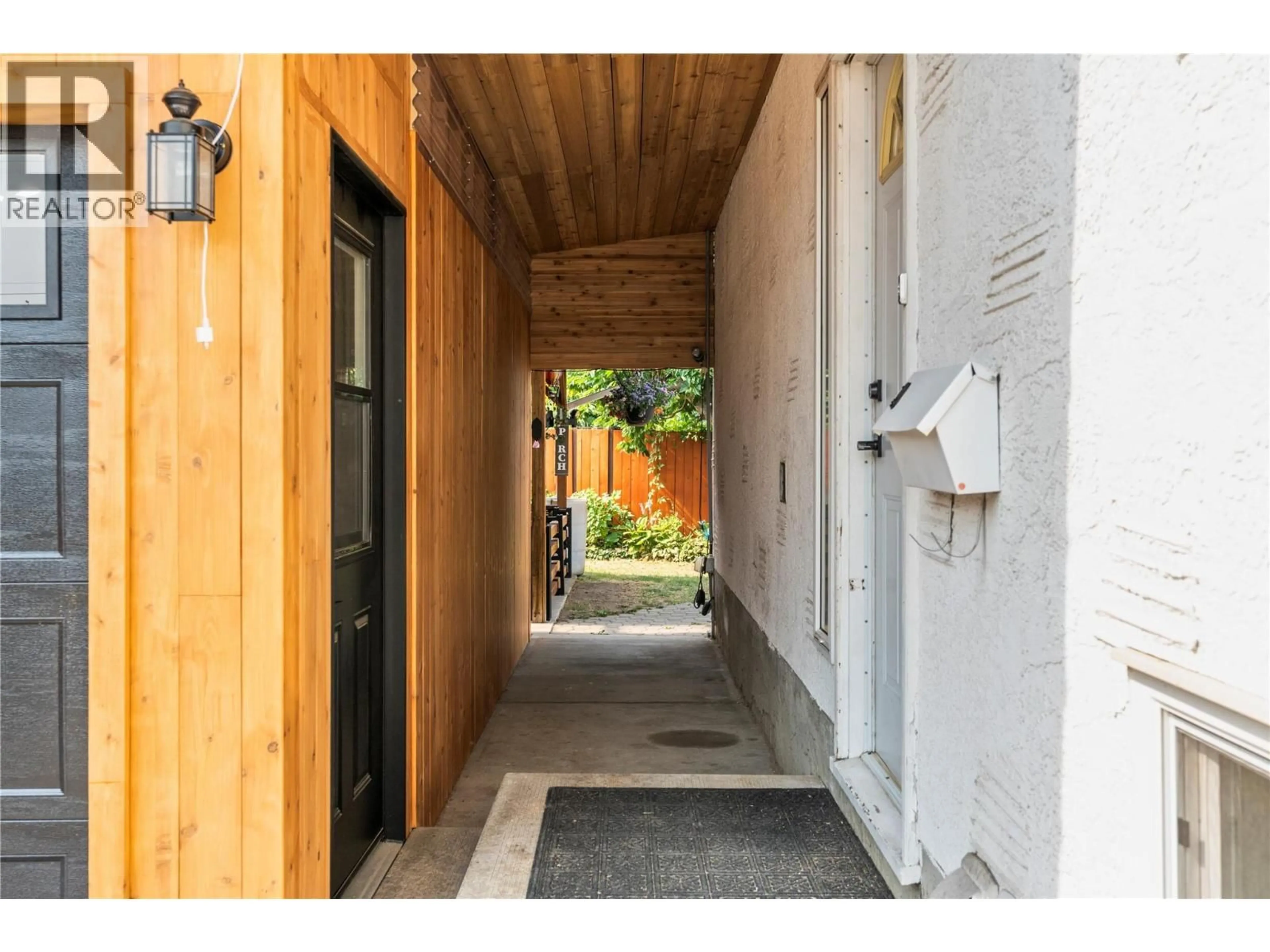 Indoor entryway for 4400 15 AVENUE, Vernon British Columbia V1T6X9