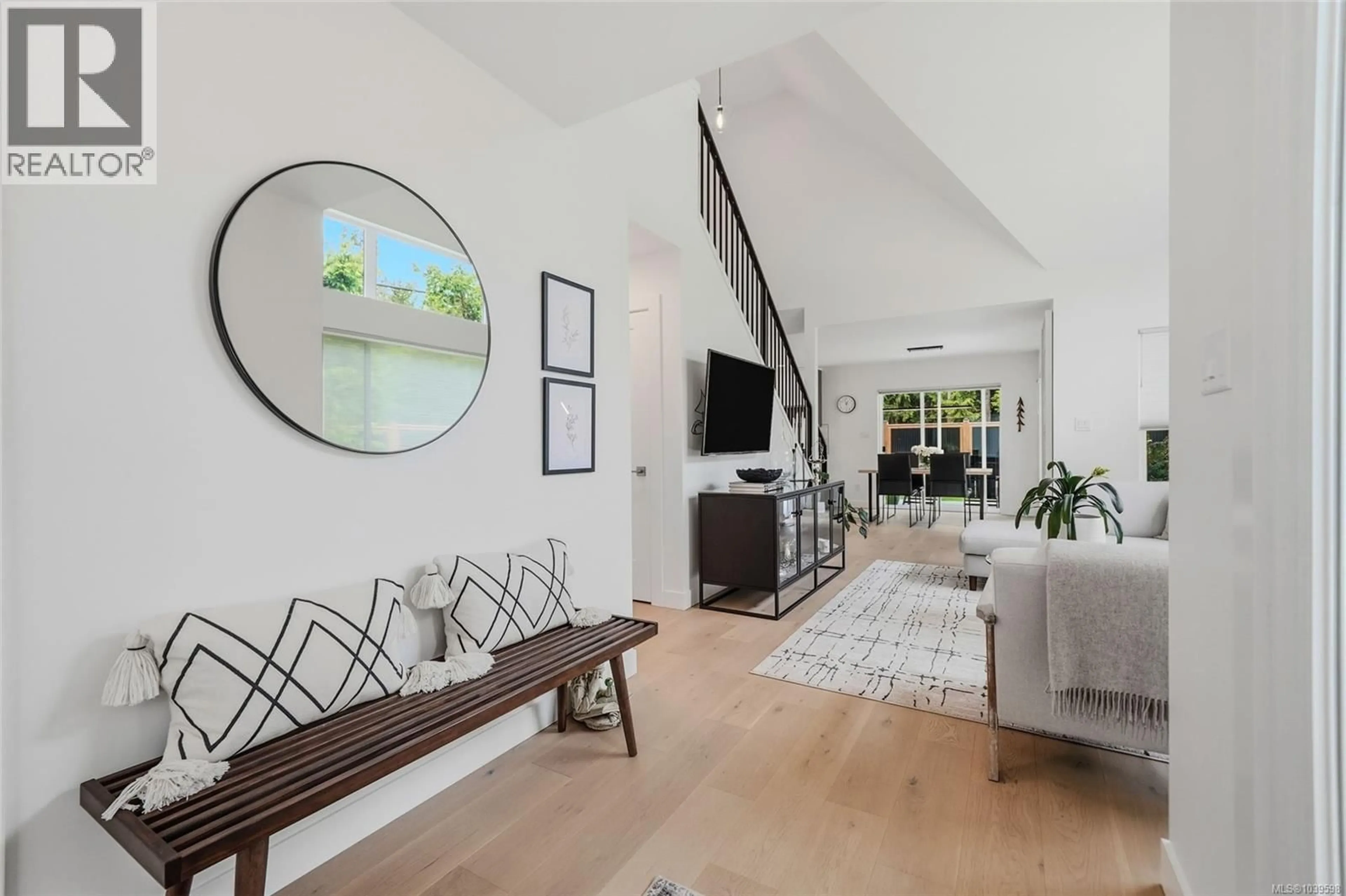 Indoor entryway for 234 FERN ROAD WEST, Qualicum Beach British Columbia V9K1S4