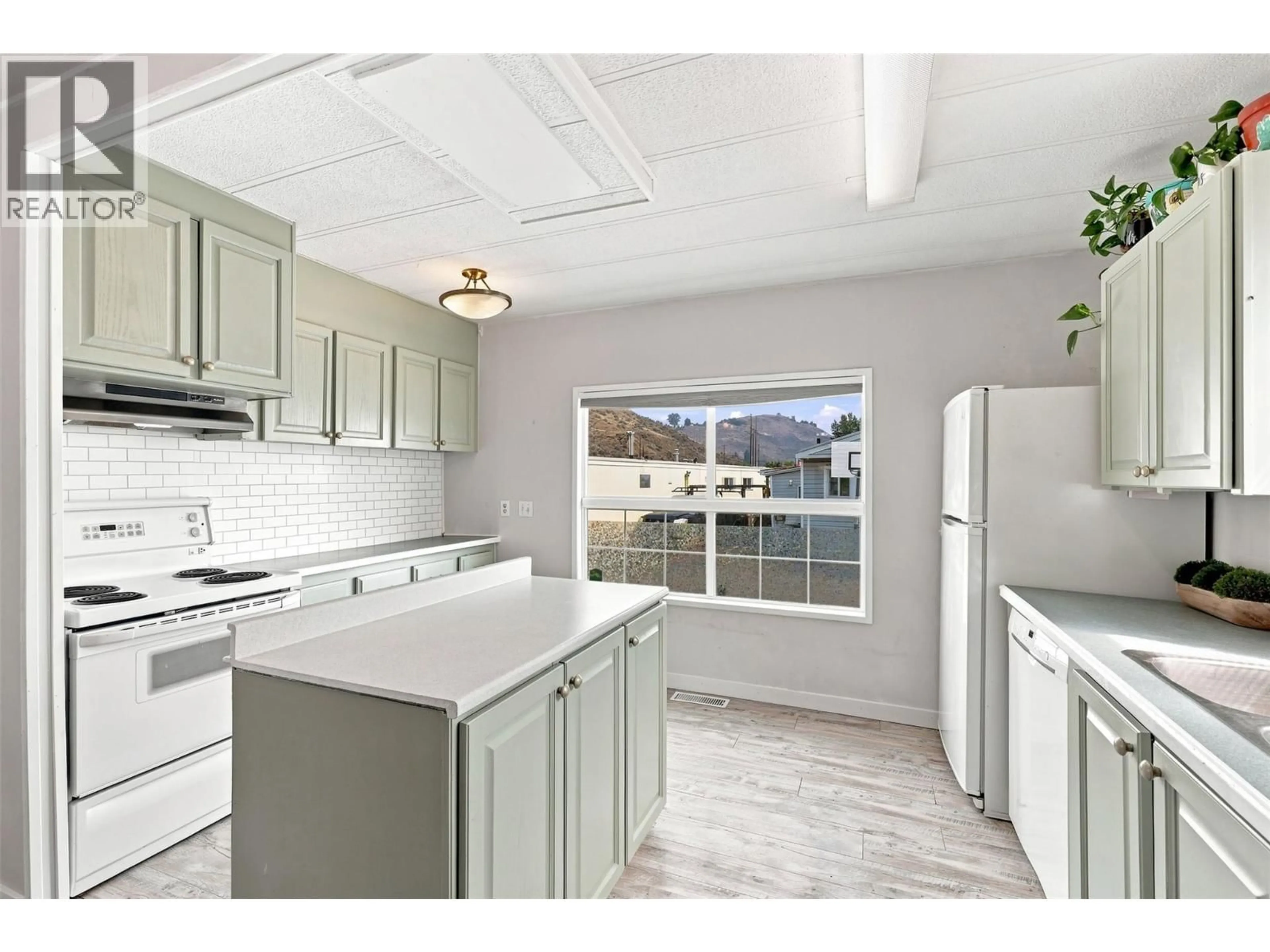 Open concept kitchen, unknown for 69 - 1655 ORD ROAD, Kamloops British Columbia V2B7V6