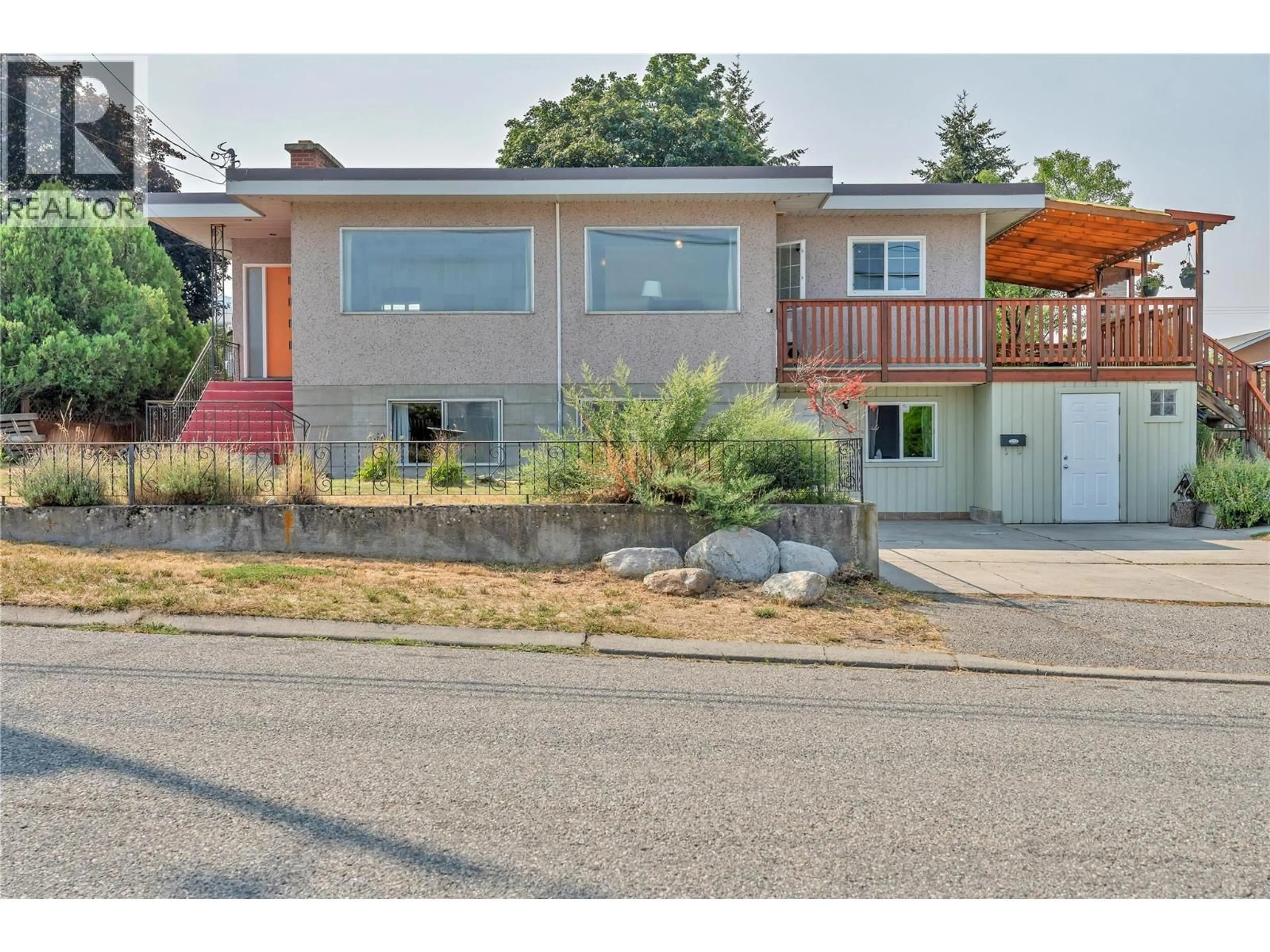 Home with vinyl exterior material, street for 804 ROSS AVENUE, Penticton British Columbia V2A3A7