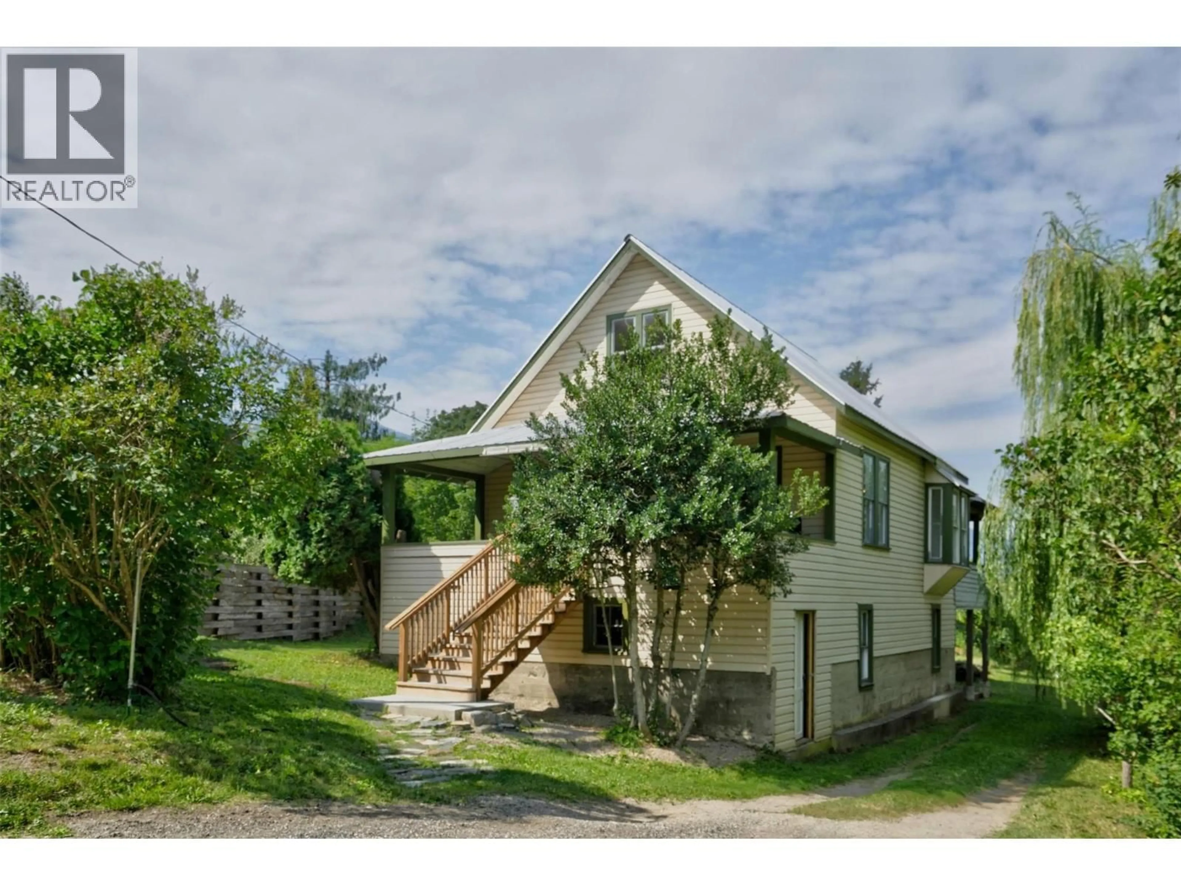 A pic from outside/outdoor area/front of a property/back of a property/a pic from drone, unknown for 703 PINE STREET, Nelson British Columbia V1L2K3