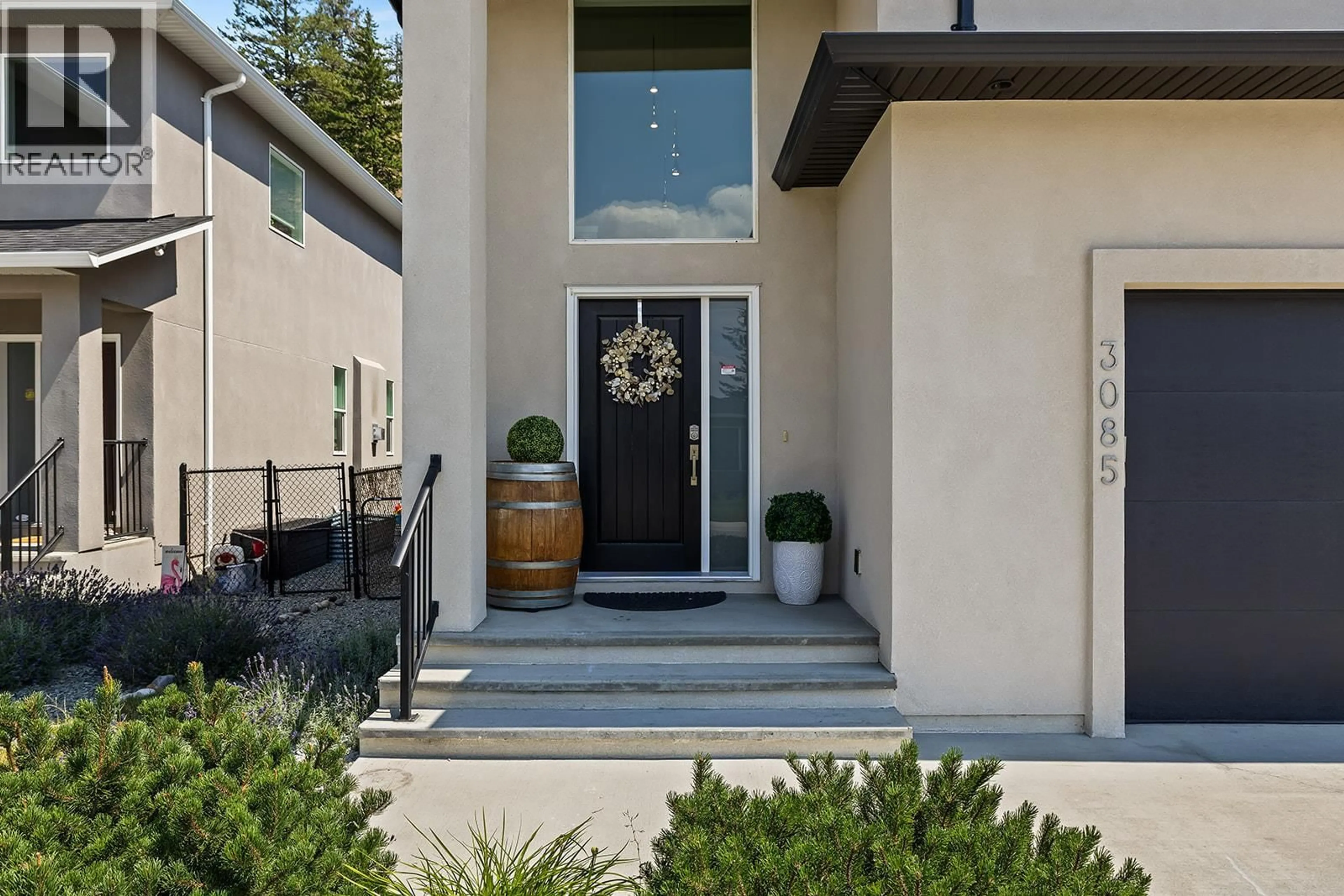 Indoor entryway for 3085 RIESLING WAY, West Kelowna British Columbia V4T3M7