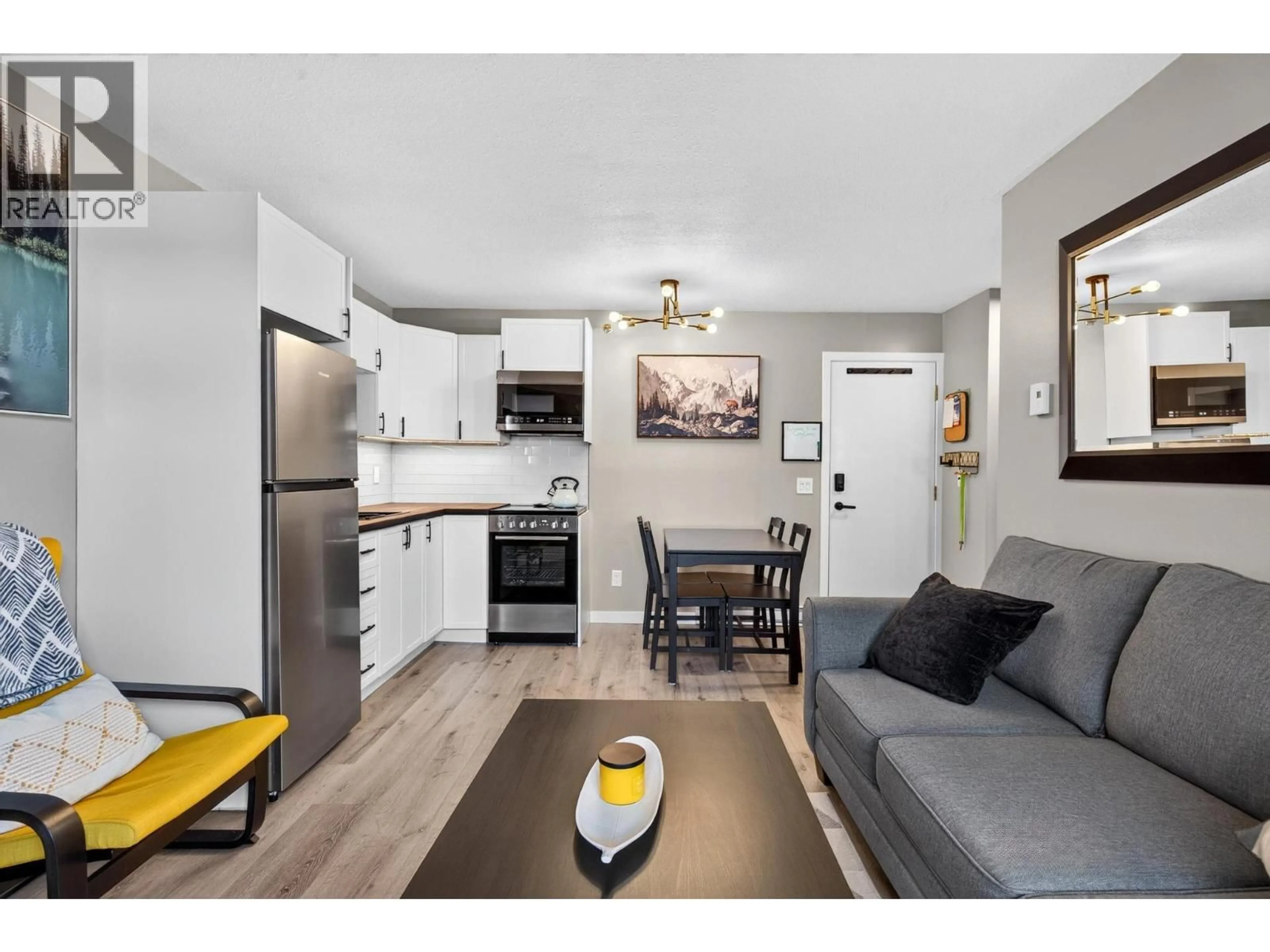 Open concept kitchen, wood/laminate floor for 206 - 20 KETTLE VIEW ROAD, Big White British Columbia V1P1T4