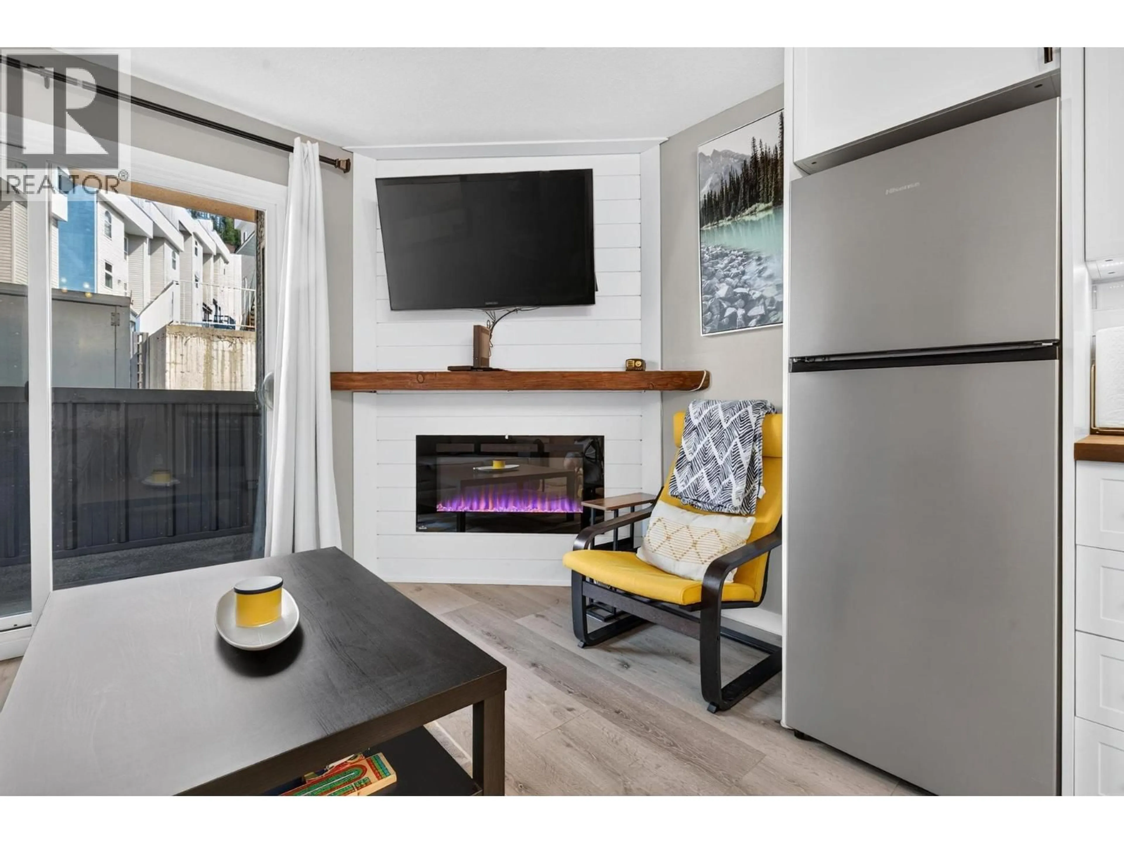 Living room with furniture, wood/laminate floor for 206 - 20 KETTLE VIEW ROAD, Big White British Columbia V1P1T4