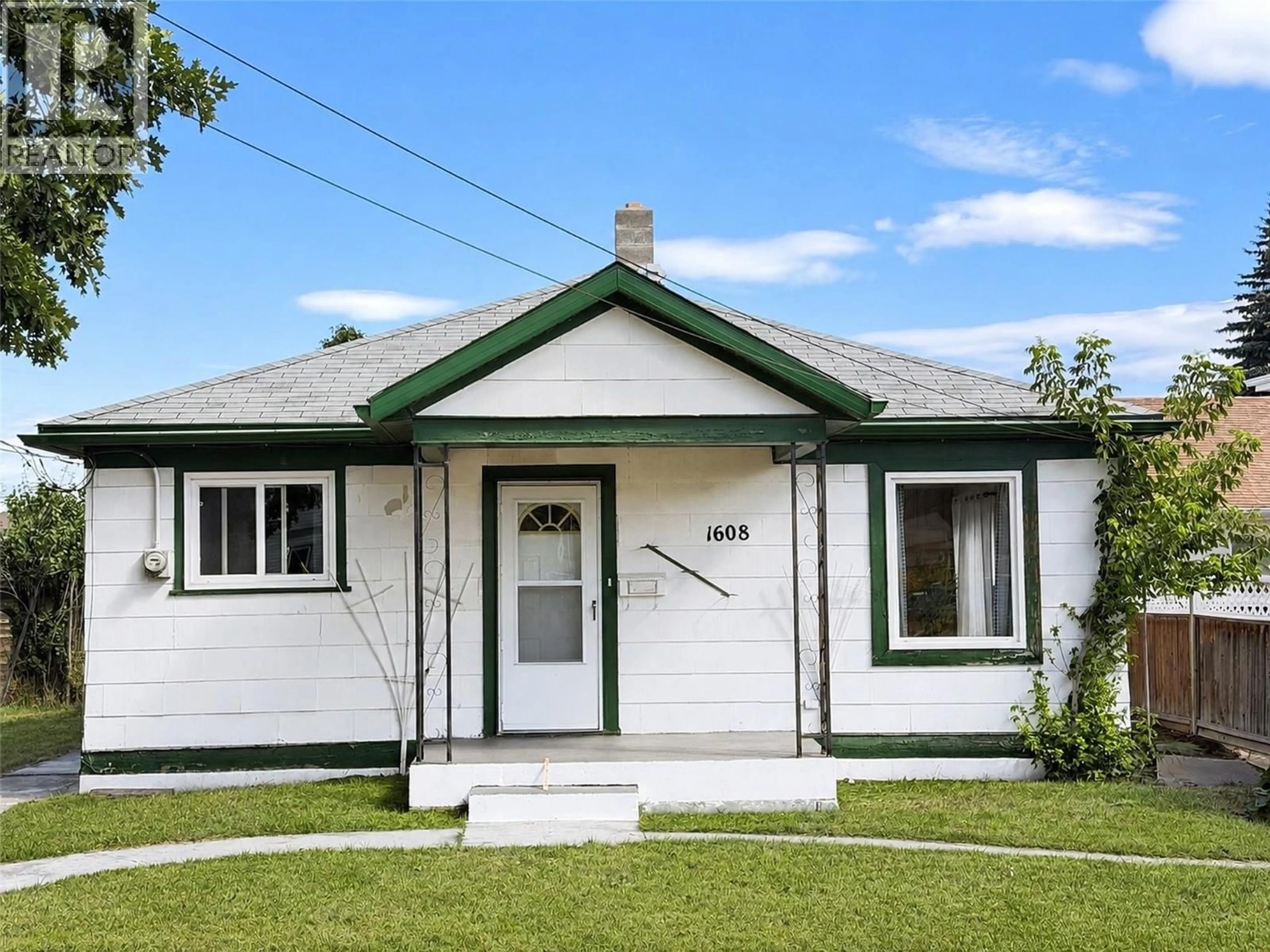 Home with vinyl exterior material, street for 1608 4TH STREET NORTH, Cranbrook British Columbia V1C3L1