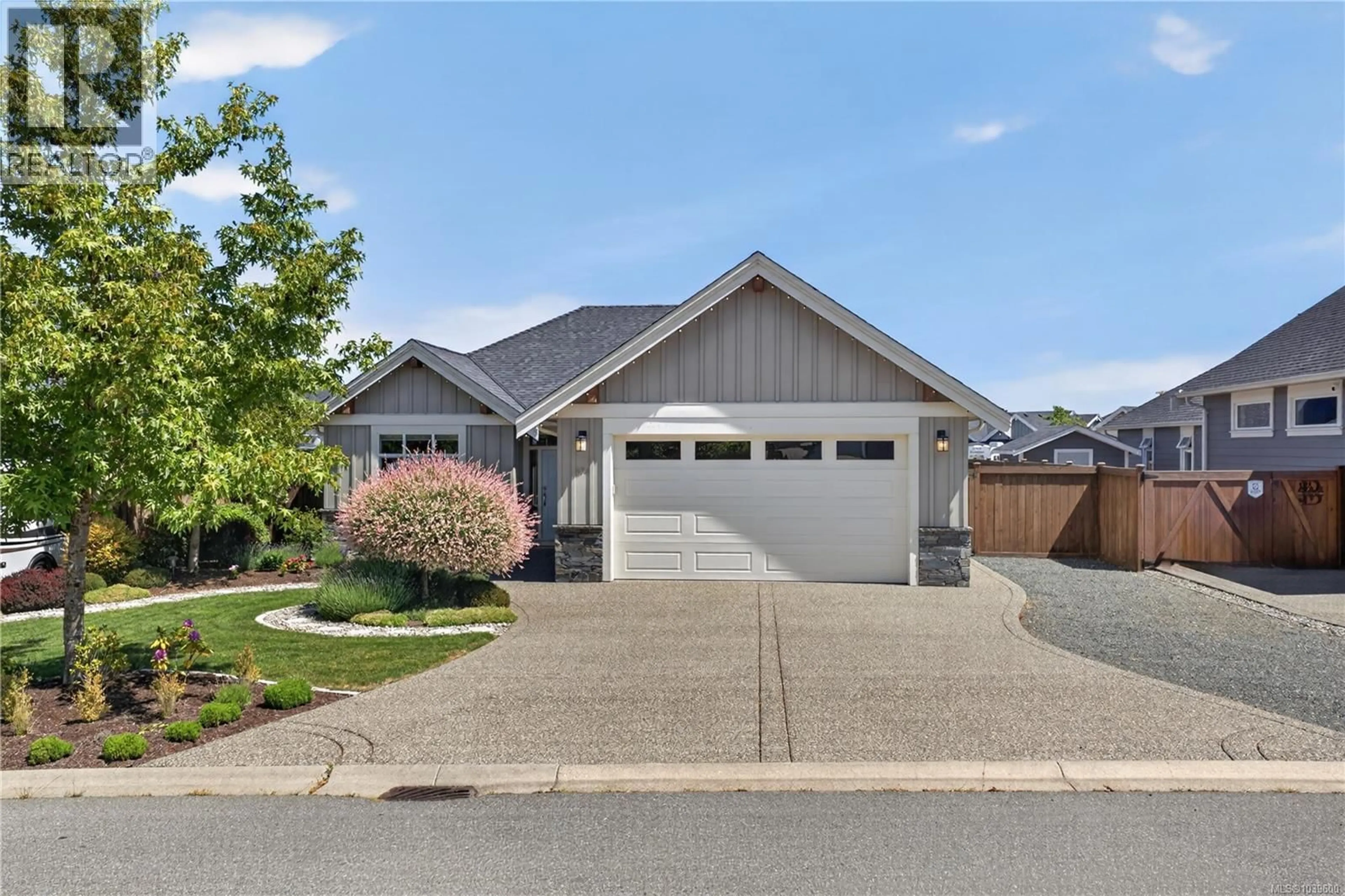 Home with vinyl exterior material, street for 474 RIDGEFIELD DRIVE, Parksville British Columbia V9P0E2