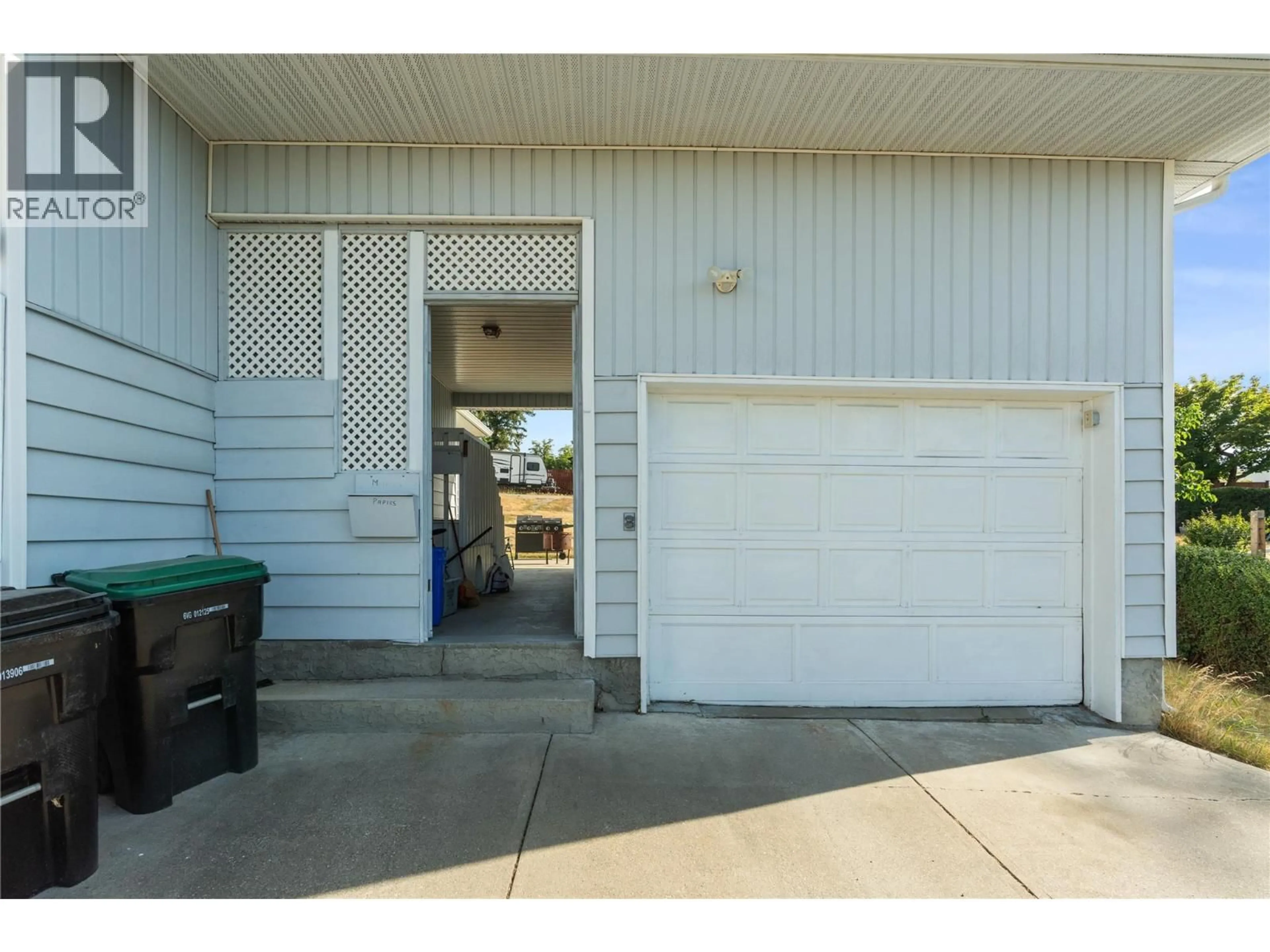 Indoor garage for 2004 29TH CRESCENT CRESCENT, Vernon British Columbia V1T1Y5