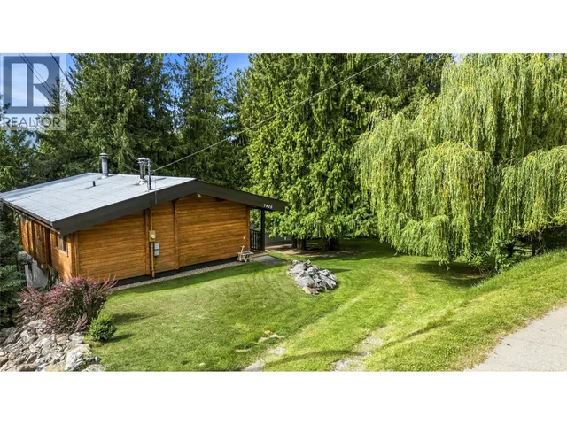 7420 STAMPEDE TRAIL, Anglemont 3