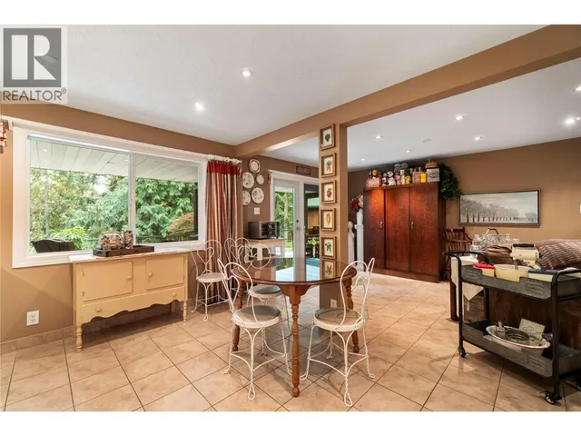 7420 STAMPEDE TRAIL, Anglemont 5