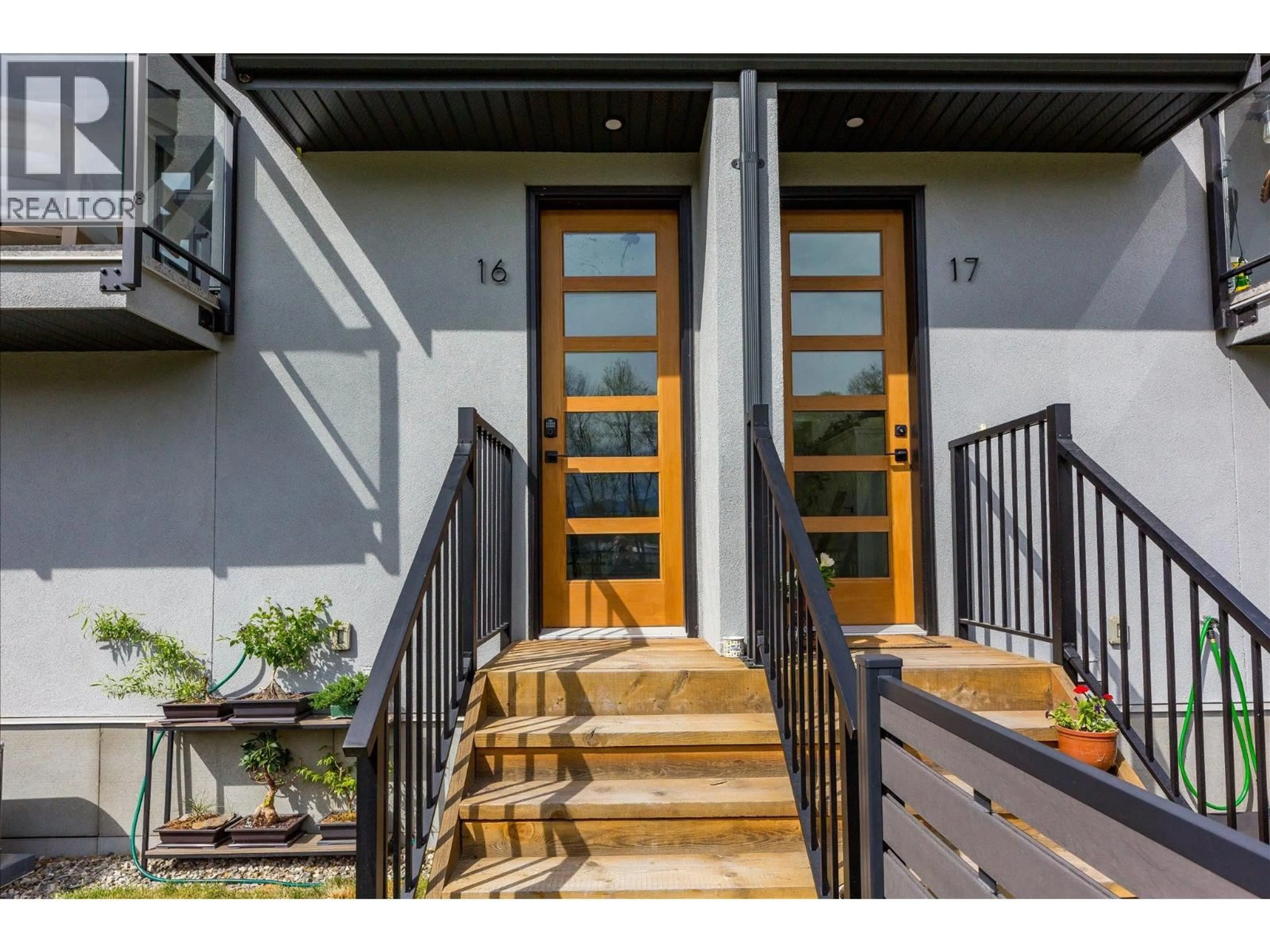 Indoor entryway for 16 - 1225 FINDLAY ROAD, Kelowna British Columbia V1X5B1