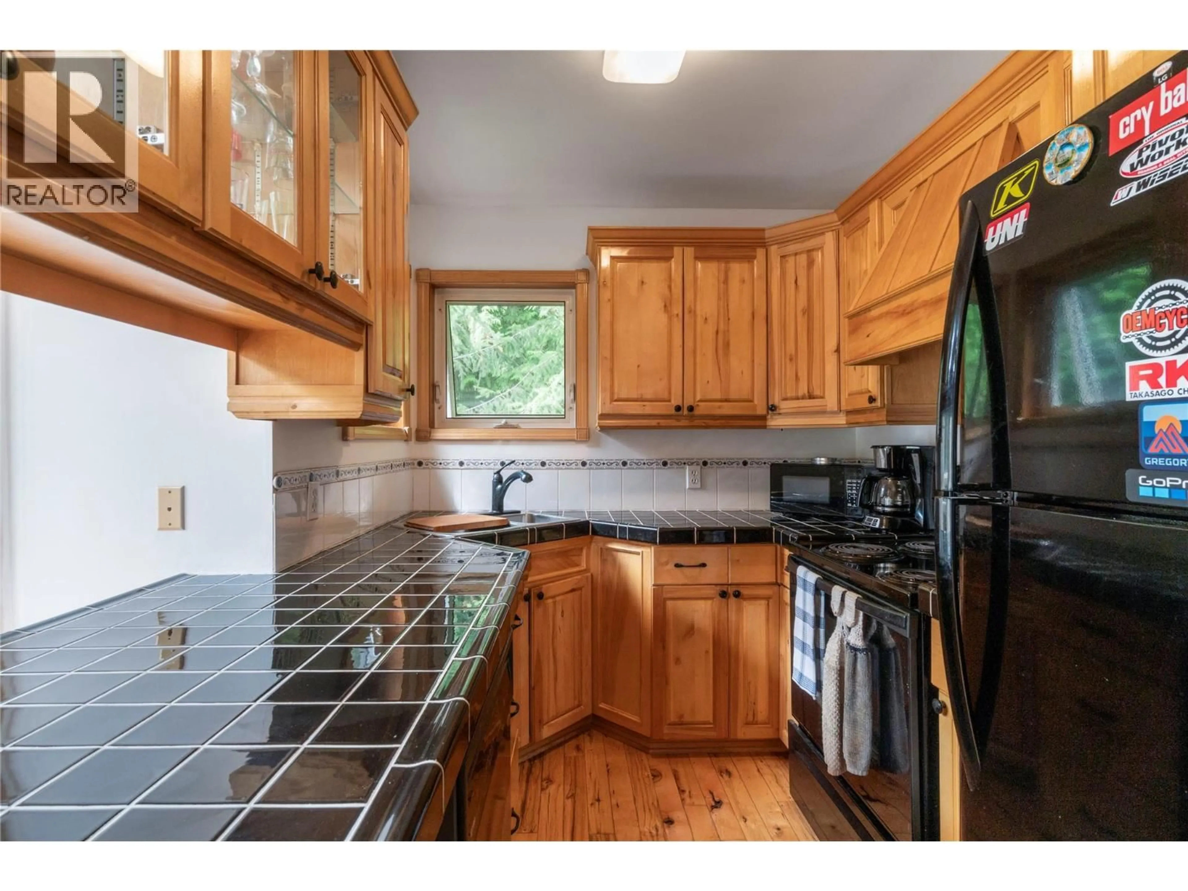 Standard kitchen, unknown for 7621 HUDSON ROAD, Anglemont British Columbia V0E1M8