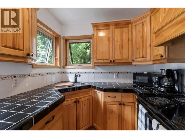 7621 HUDSON ROAD, Anglemont 5