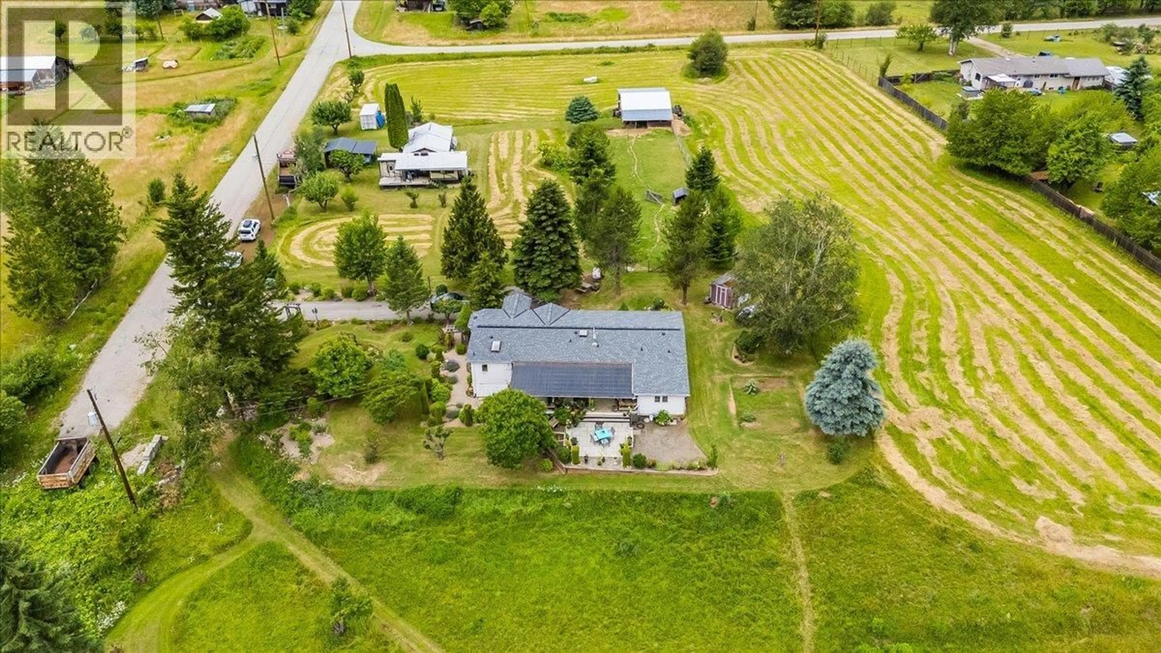A pic from outside/outdoor area/front of a property/back of a property/a pic from drone, unknown for 896 MCHARDY ROAD, Shoreacres British Columbia V1N4P9
