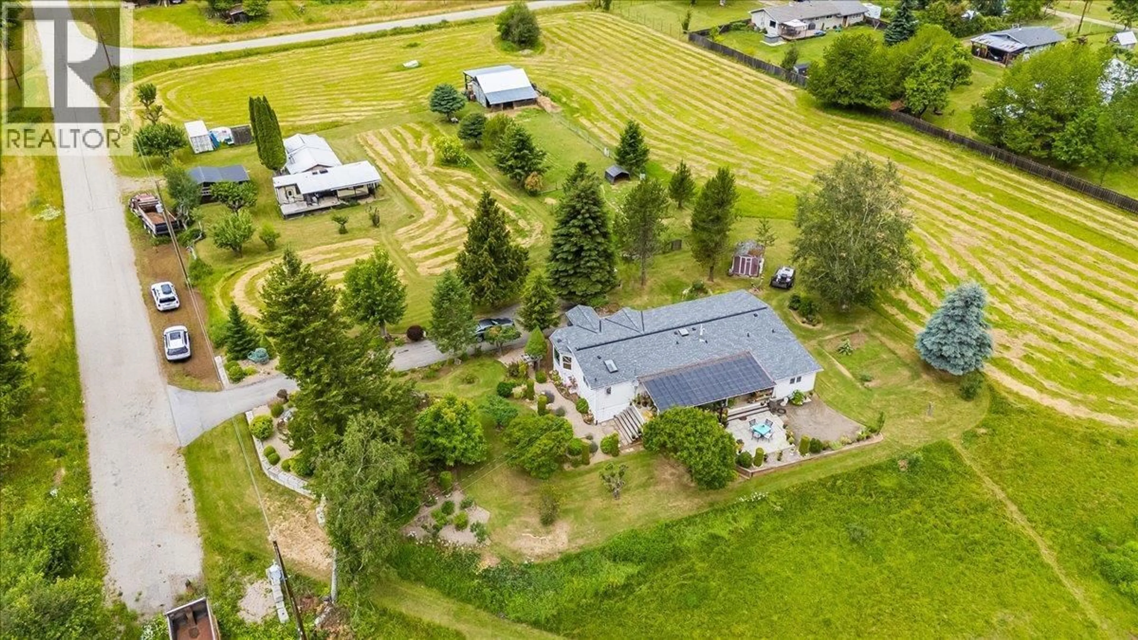 A pic from outside/outdoor area/front of a property/back of a property/a pic from drone, unknown for 896 MCHARDY ROAD, Shoreacres British Columbia V1N4P9
