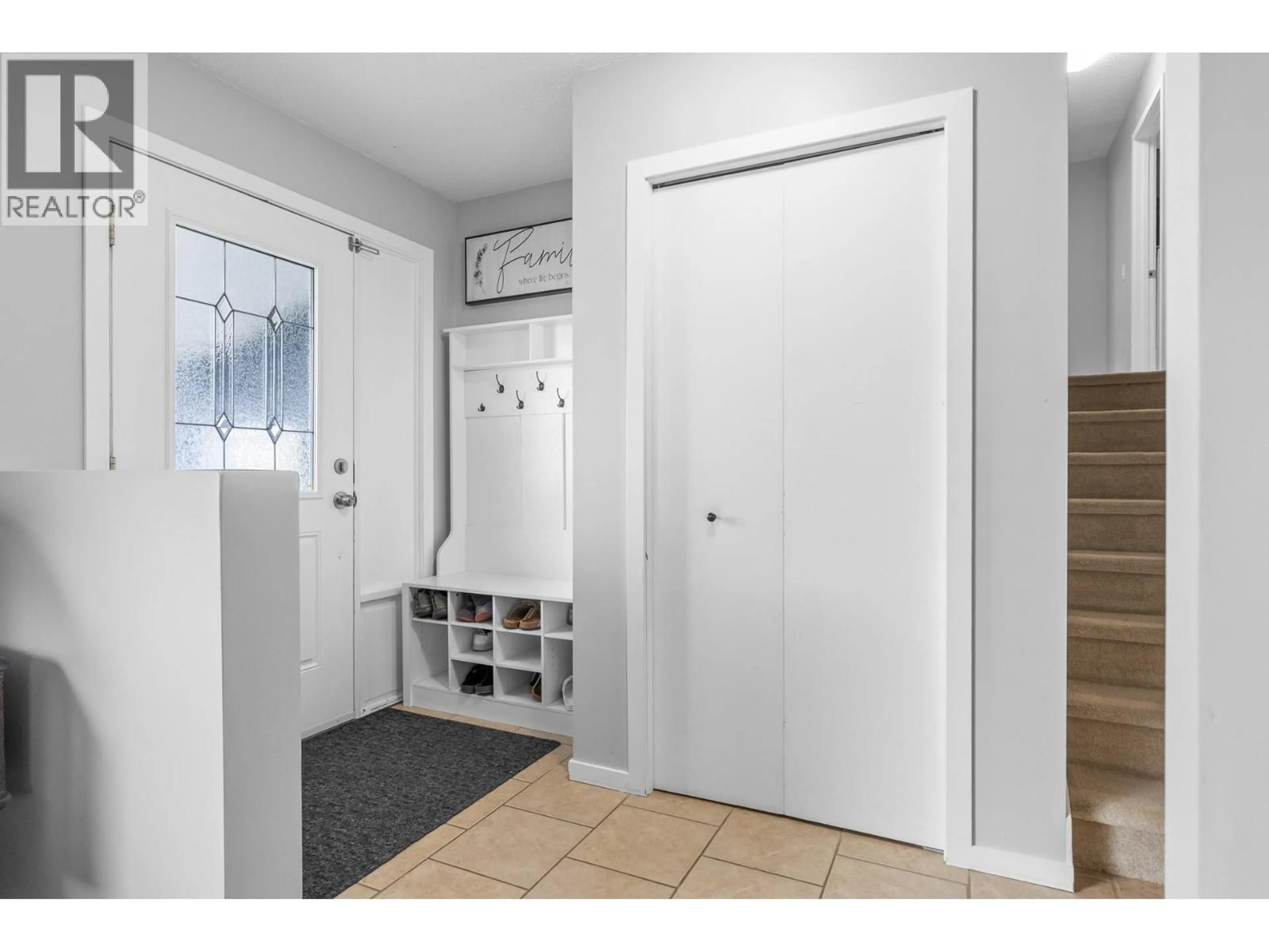 Indoor entryway for 1035 ELWYN ROAD, Kelowna British Columbia V1X1P5