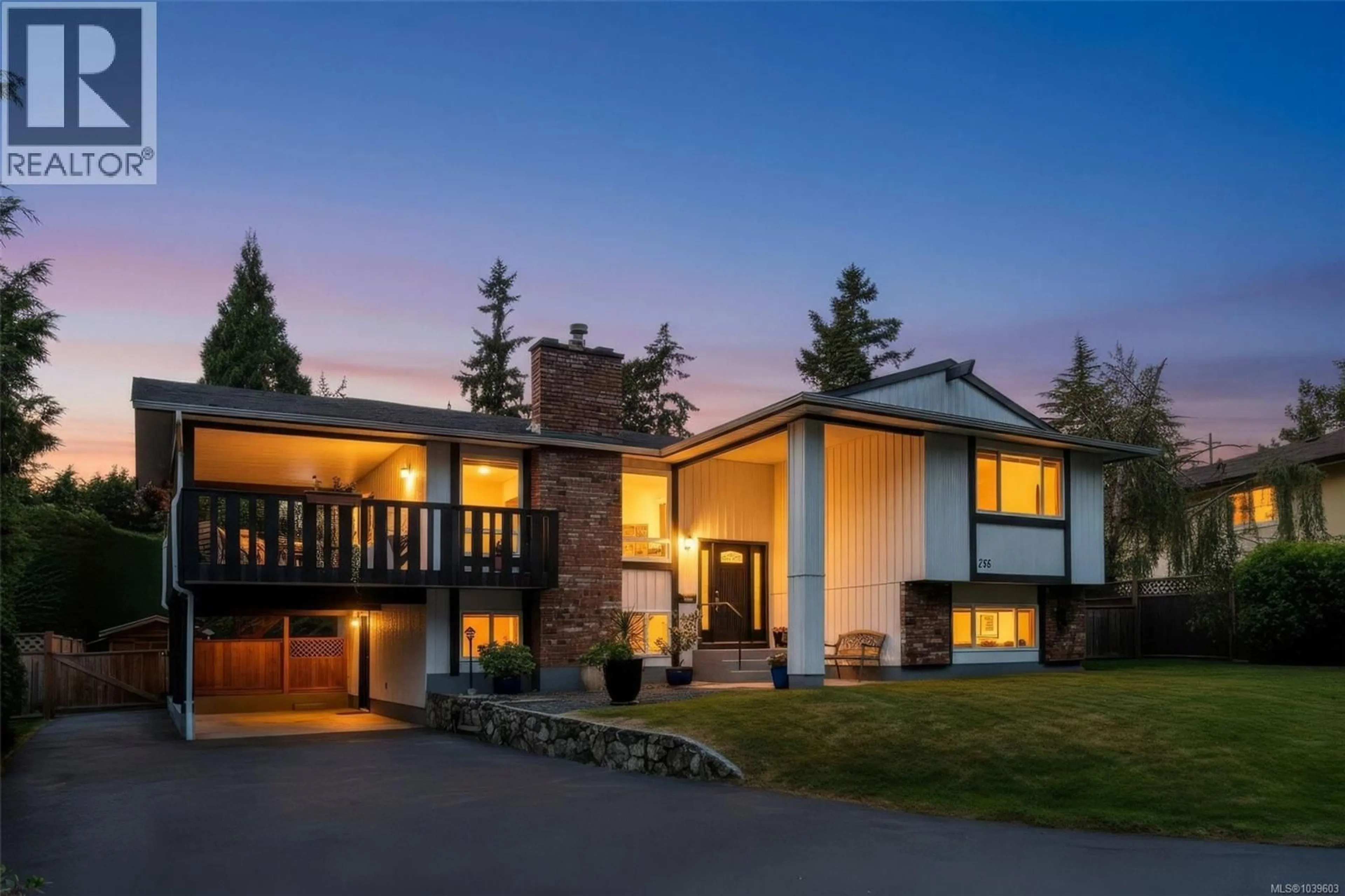 Home with vinyl exterior material, mountain view for 755 MANN AVENUE, Saanich British Columbia V8Z3C3