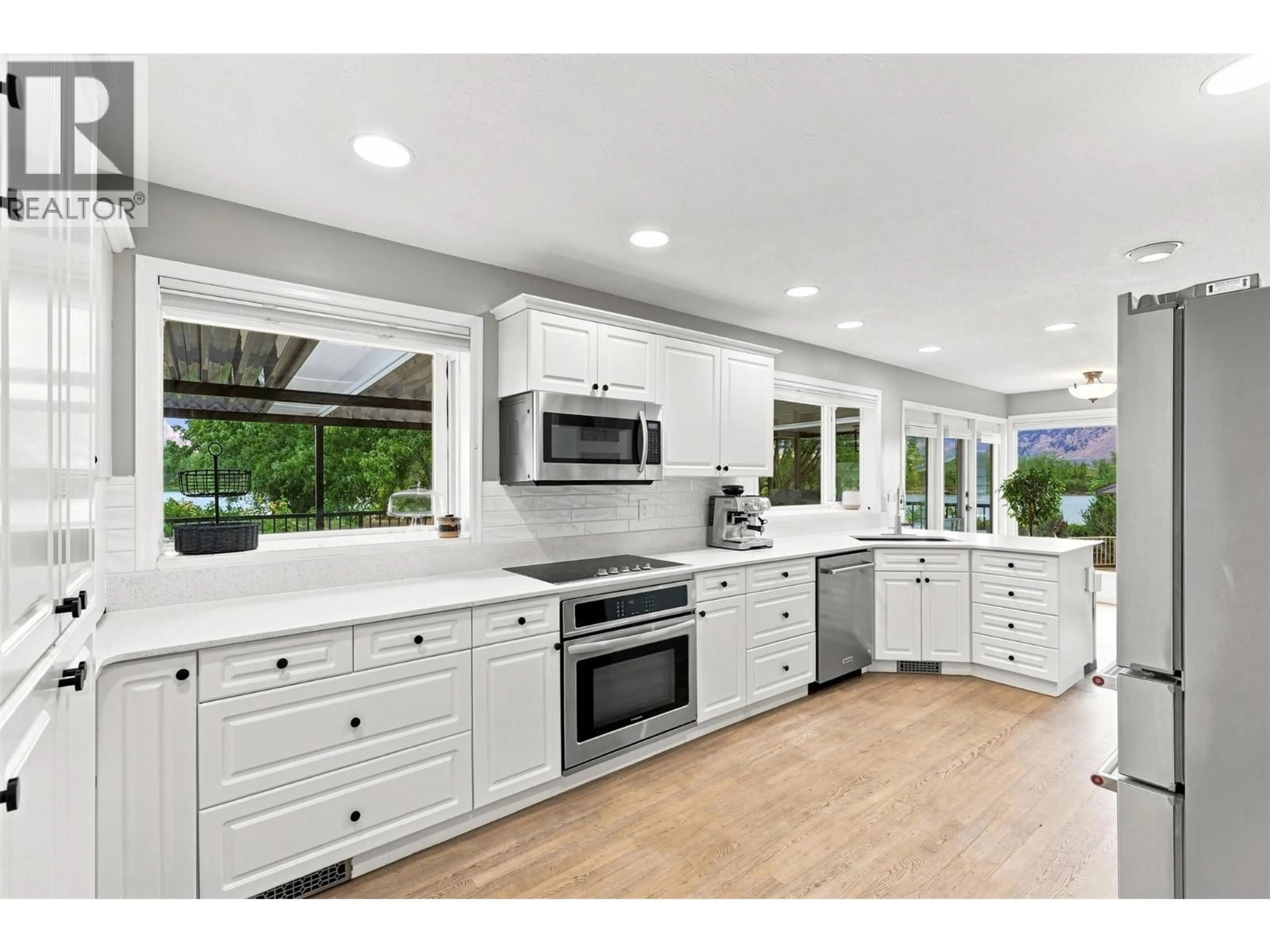 Open concept kitchen, ceramic/tile floor for 364 COLLINGWOOD DRIVE, Kamloops British Columbia V2B6B3