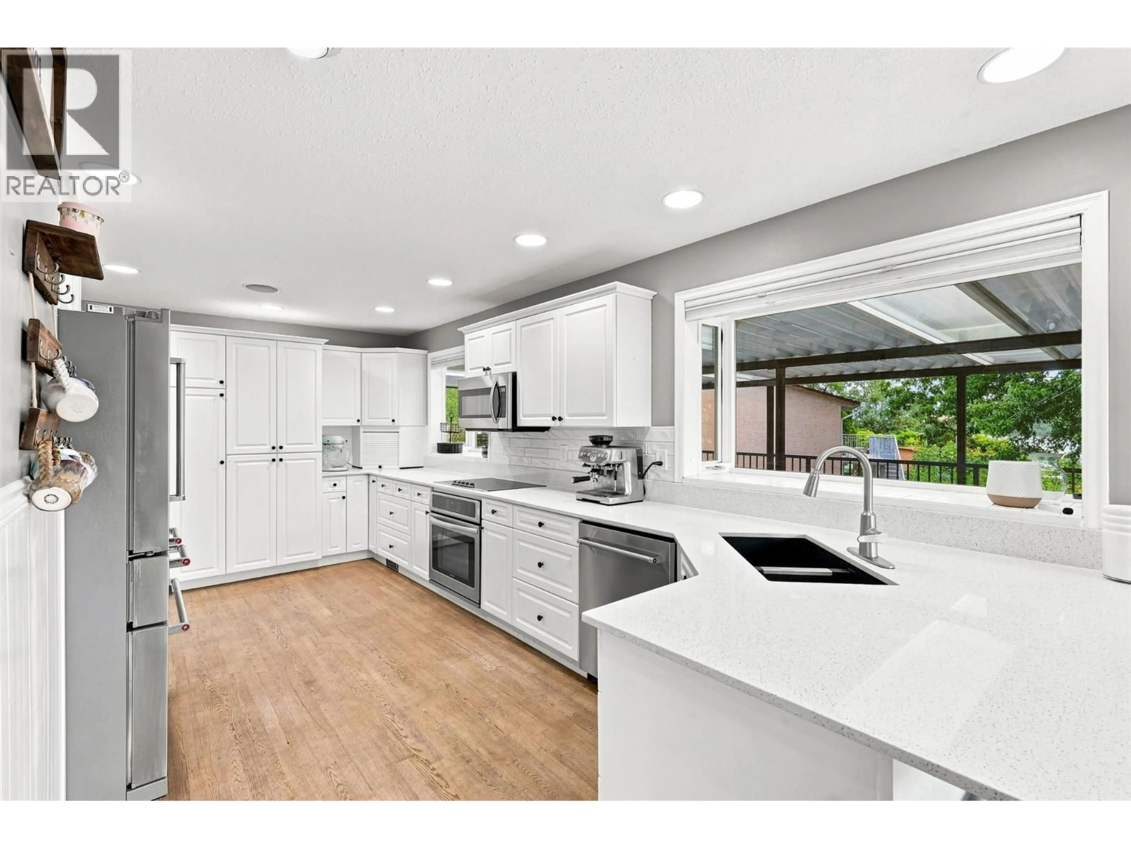 Open concept kitchen, ceramic/tile floor for 364 COLLINGWOOD DRIVE, Kamloops British Columbia V2B6B3