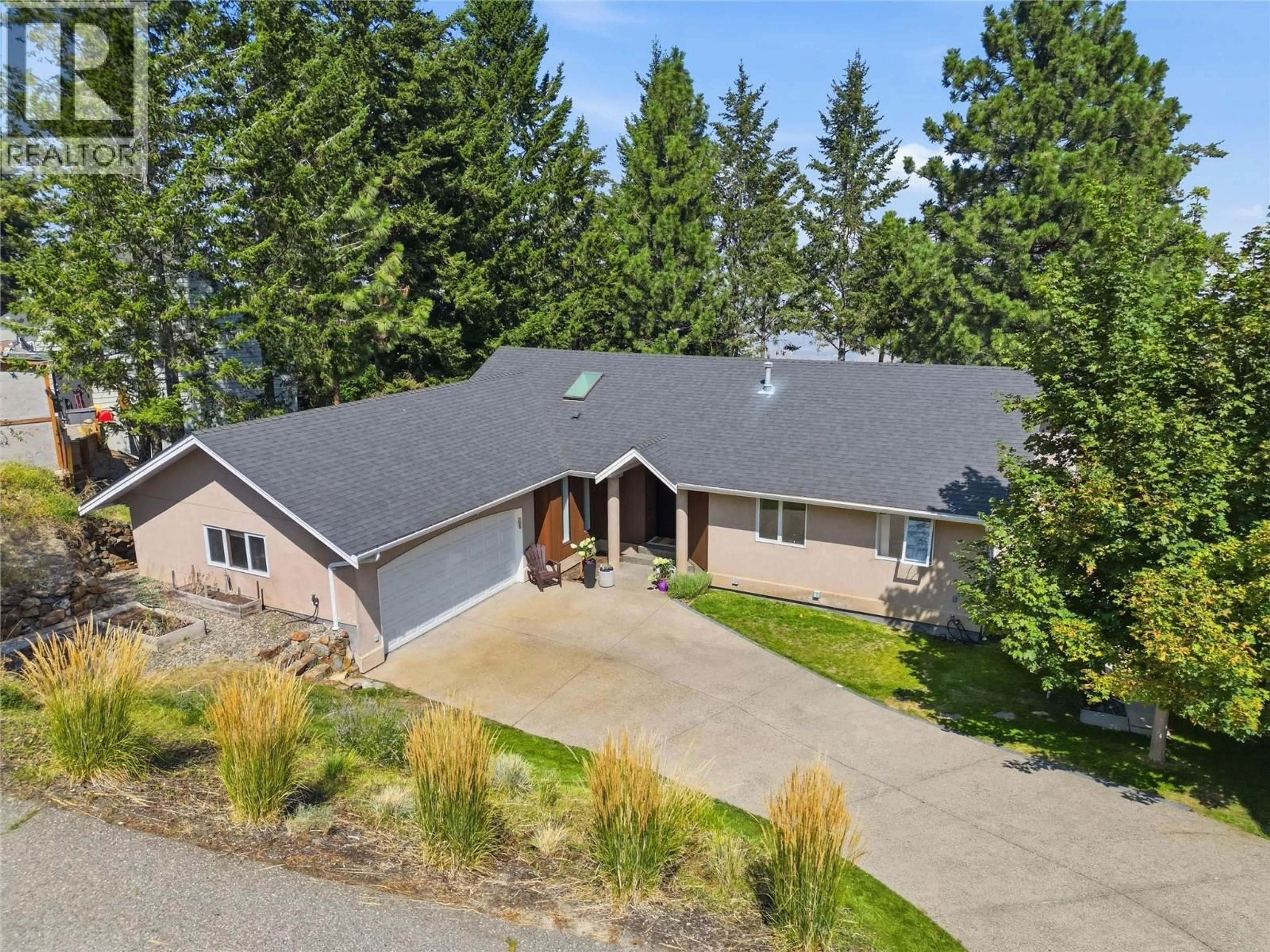 A pic from outside/outdoor area/front of a property/back of a property/a pic from drone, unknown for 1937 SKEENA DRIVE, Kamloops British Columbia V2E2P3