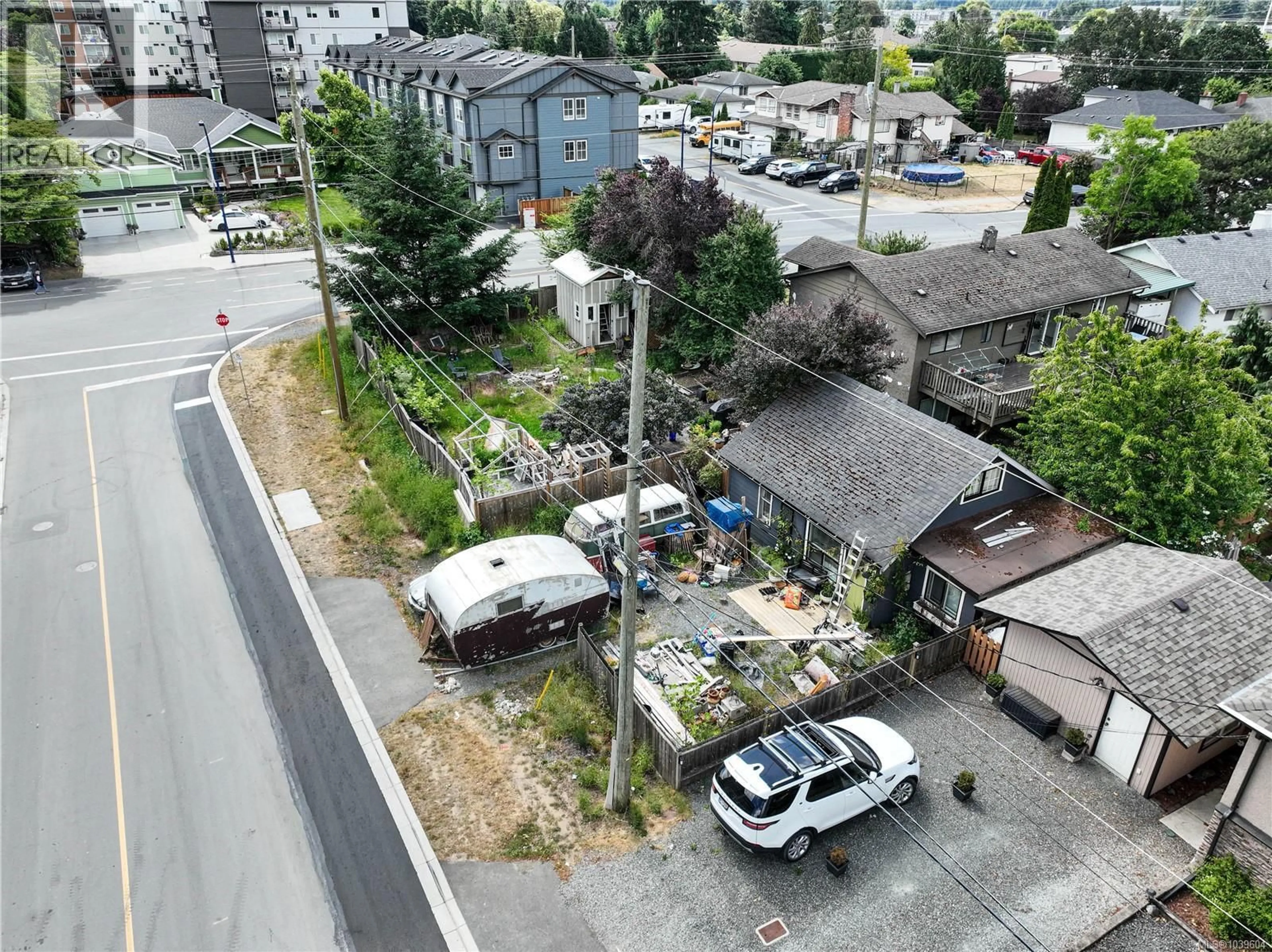 A pic from outside/outdoor area/front of a property/back of a property/a pic from drone, street for 1011 COSTIN AVENUE, Langford British Columbia V9B2T4