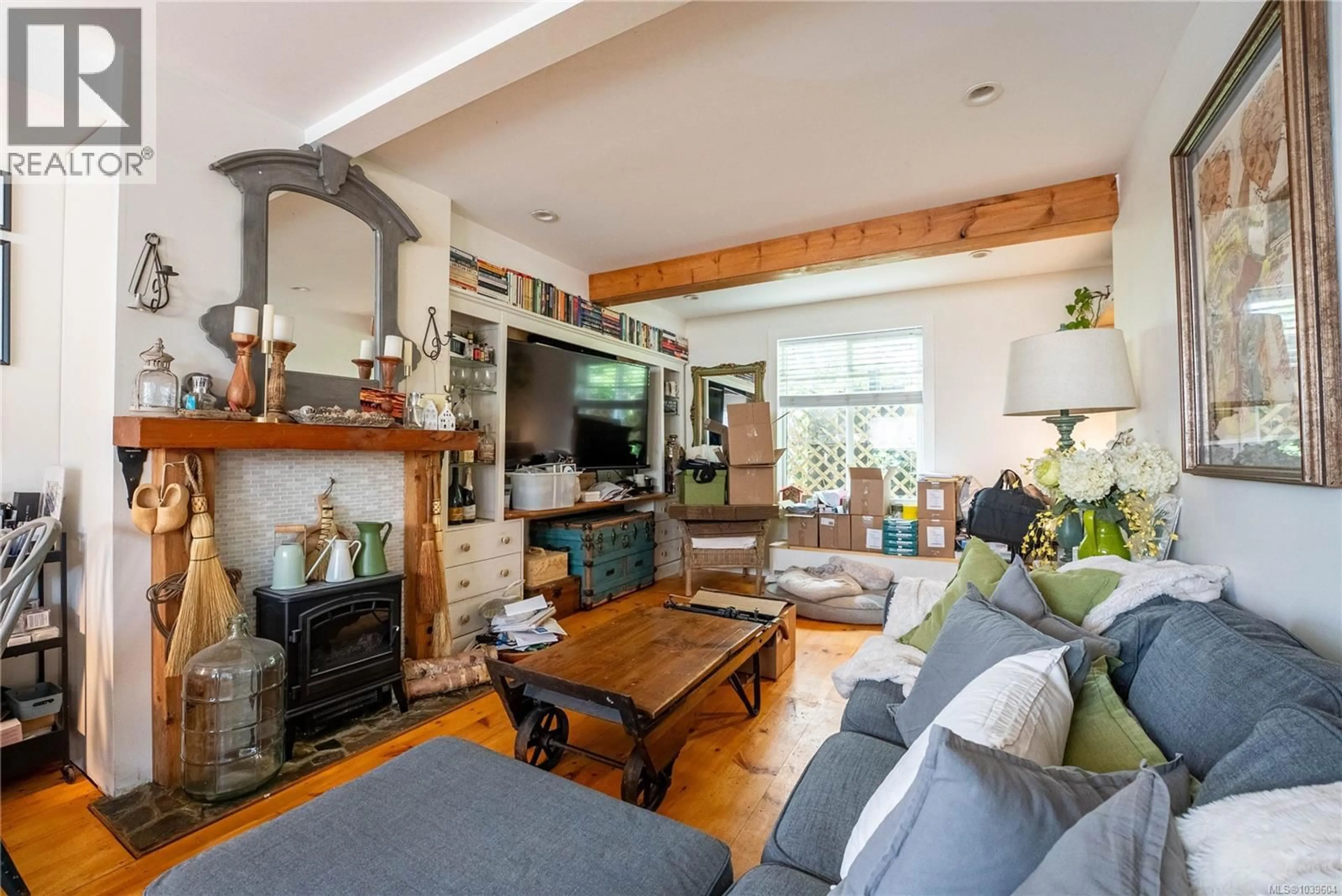 Living room with furniture, unknown for 1011 COSTIN AVENUE, Langford British Columbia V9B2T4