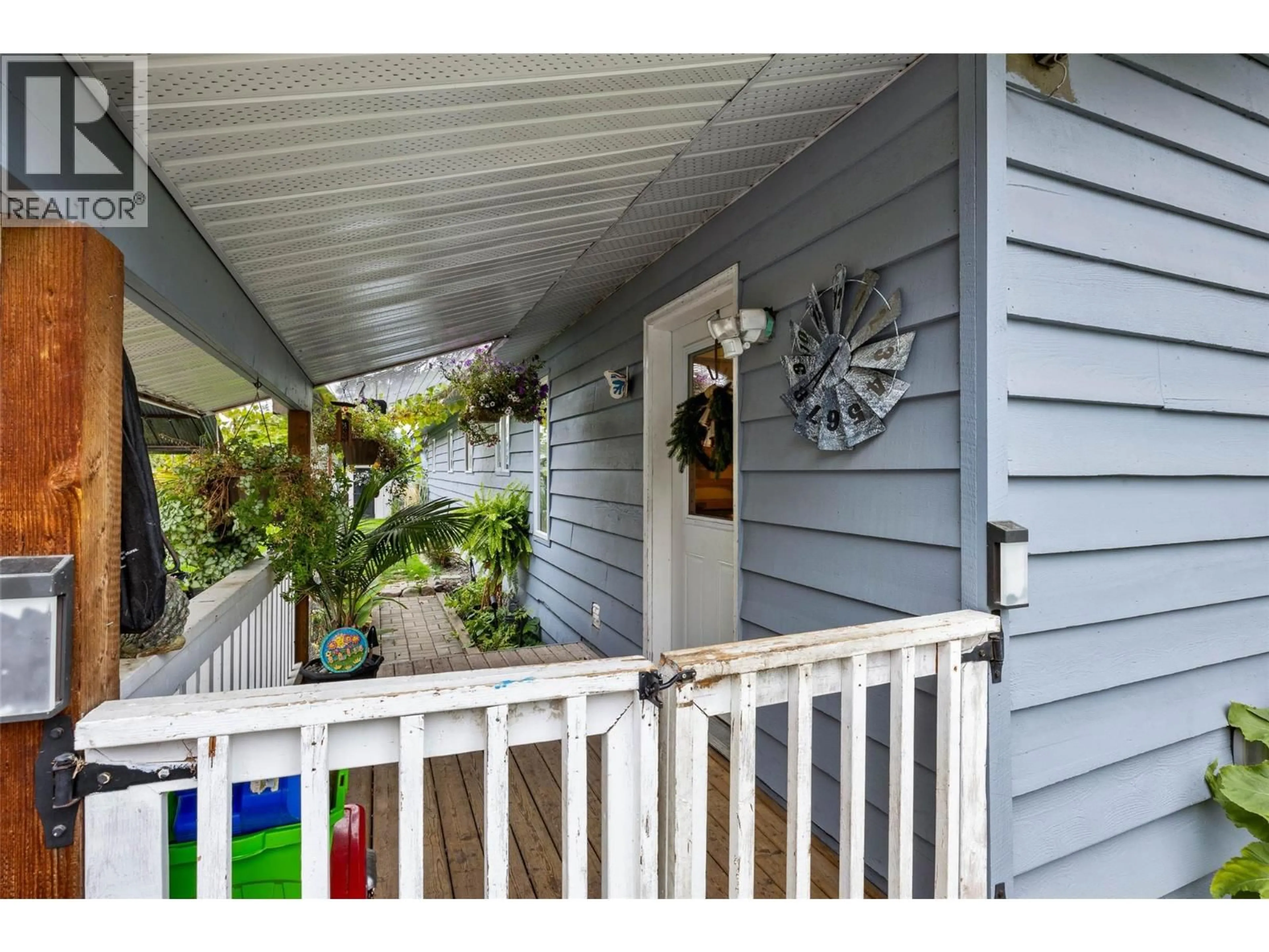 Home with vinyl exterior material, street for 850 INSKIP ROAD, Kamloops British Columbia V2B8N7