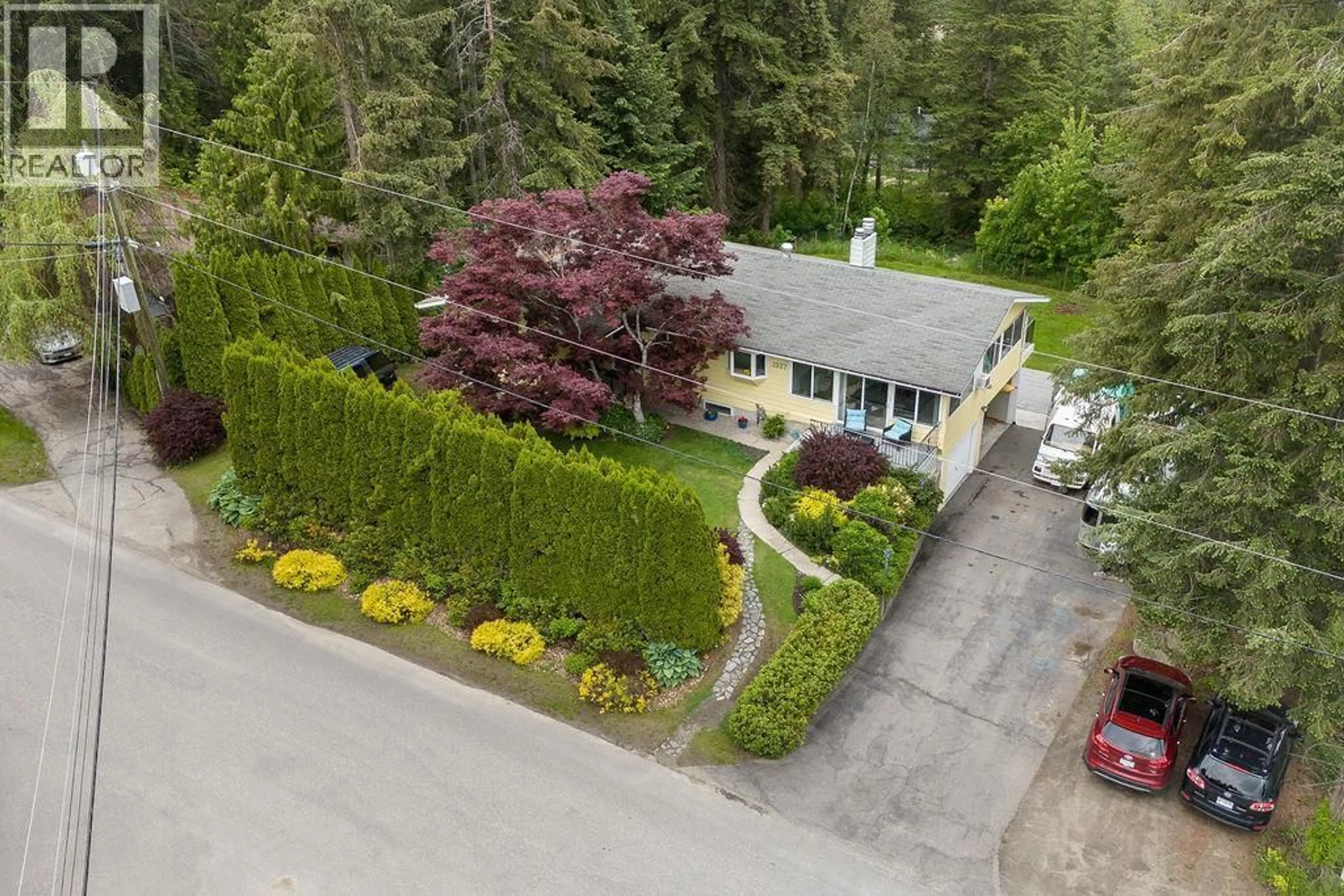 A pic from outside/outdoor area/front of a property/back of a property/a pic from drone, street for 2527 ISLANDVIEW ROAD, Blind Bay British Columbia V0E1H2