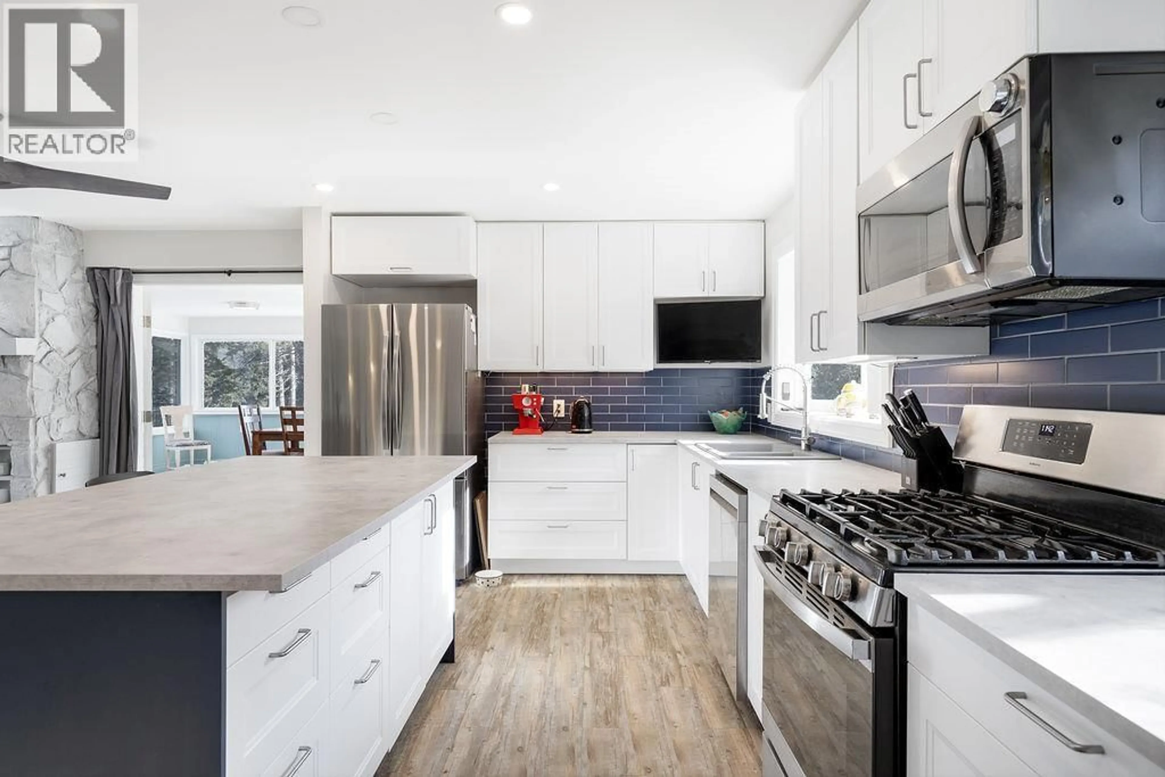 Contemporary kitchen, unknown for 2527 ISLANDVIEW ROAD, Blind Bay British Columbia V0E1H2