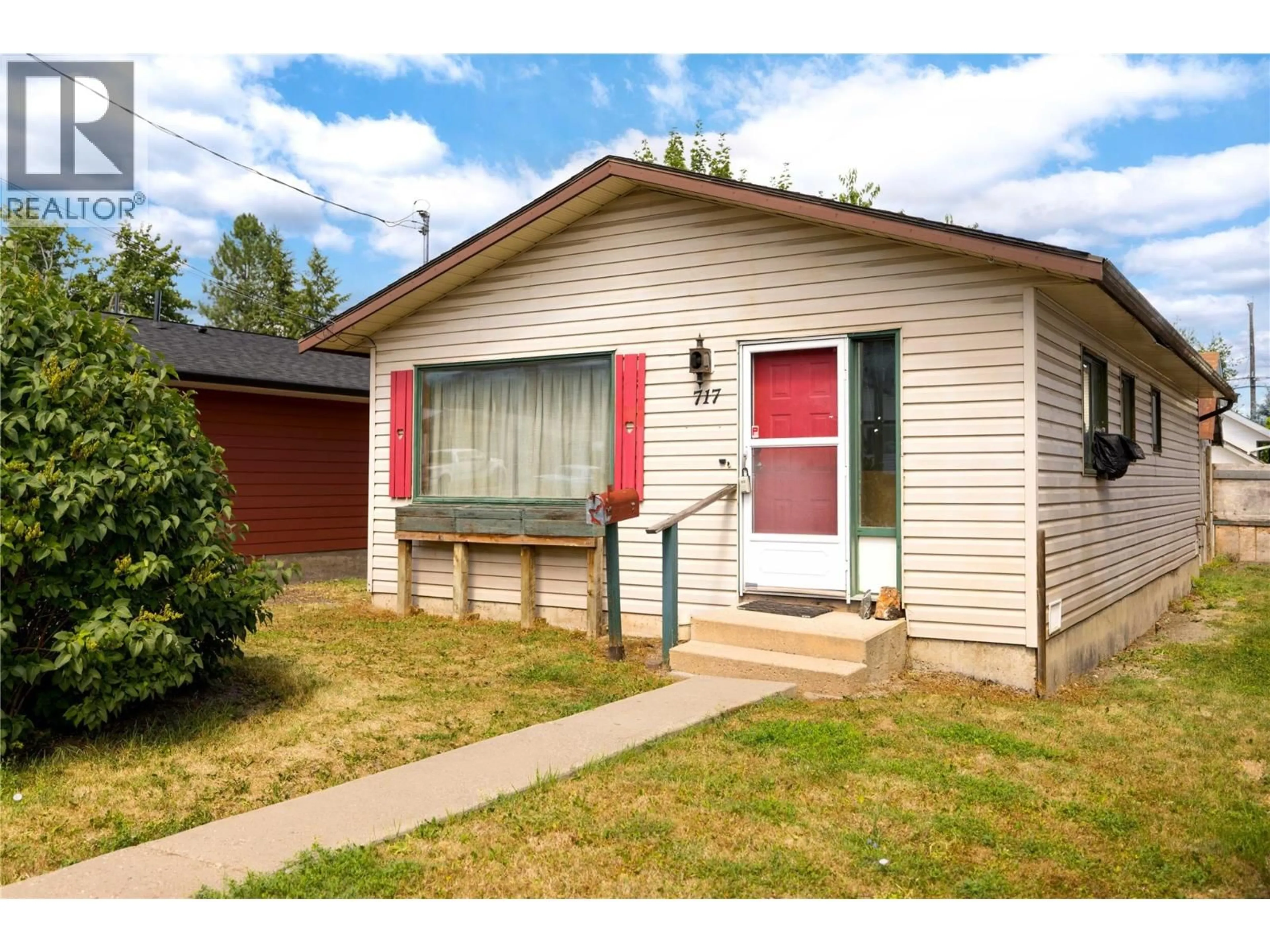 Home with vinyl exterior material, street for 717 REGENT AVENUE, Enderby British Columbia V0E1V2
