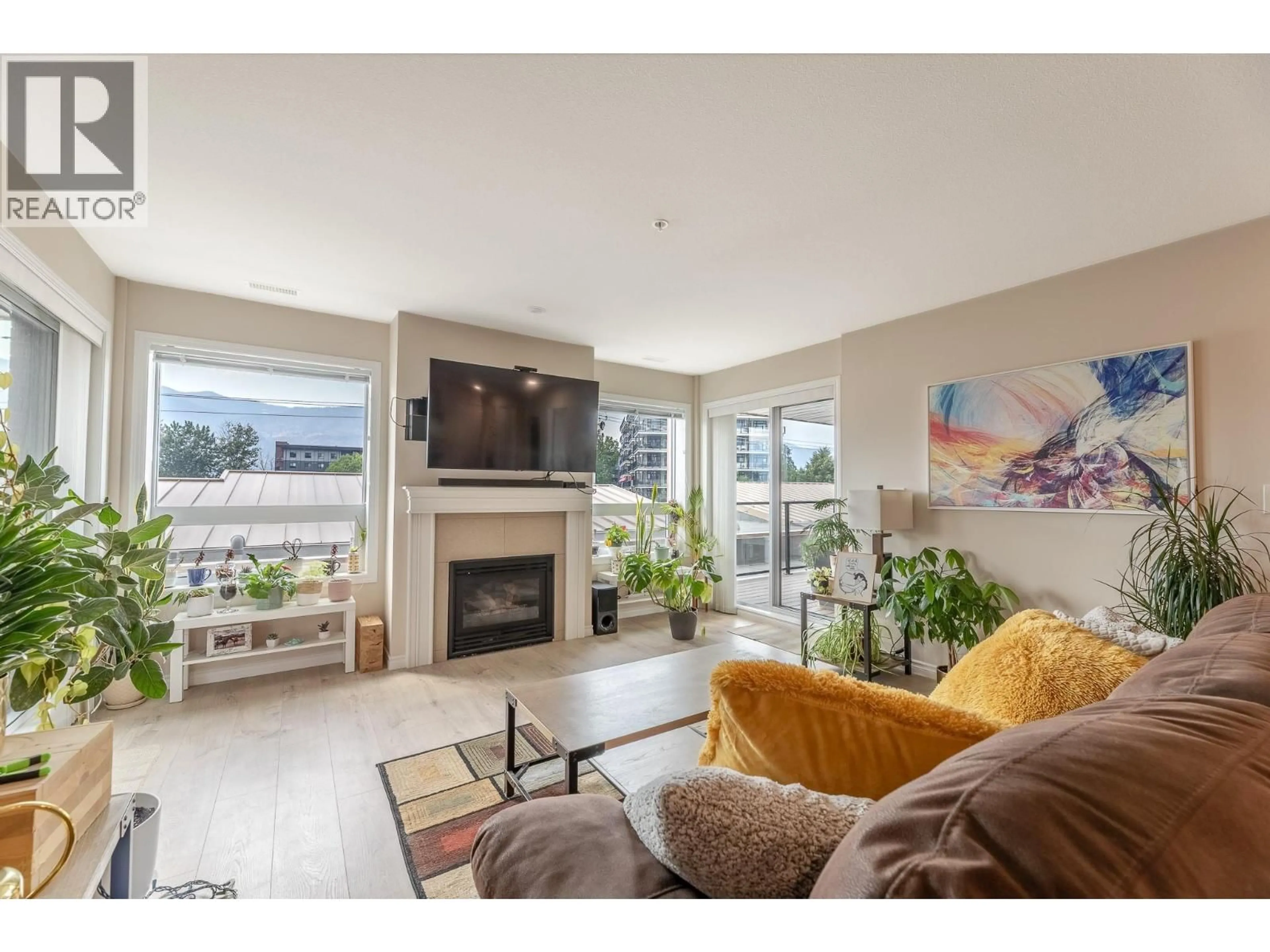 Living room with furniture, unknown for 304 - 3346 SKAHA LAKE ROAD, Penticton British Columbia V2A6G4
