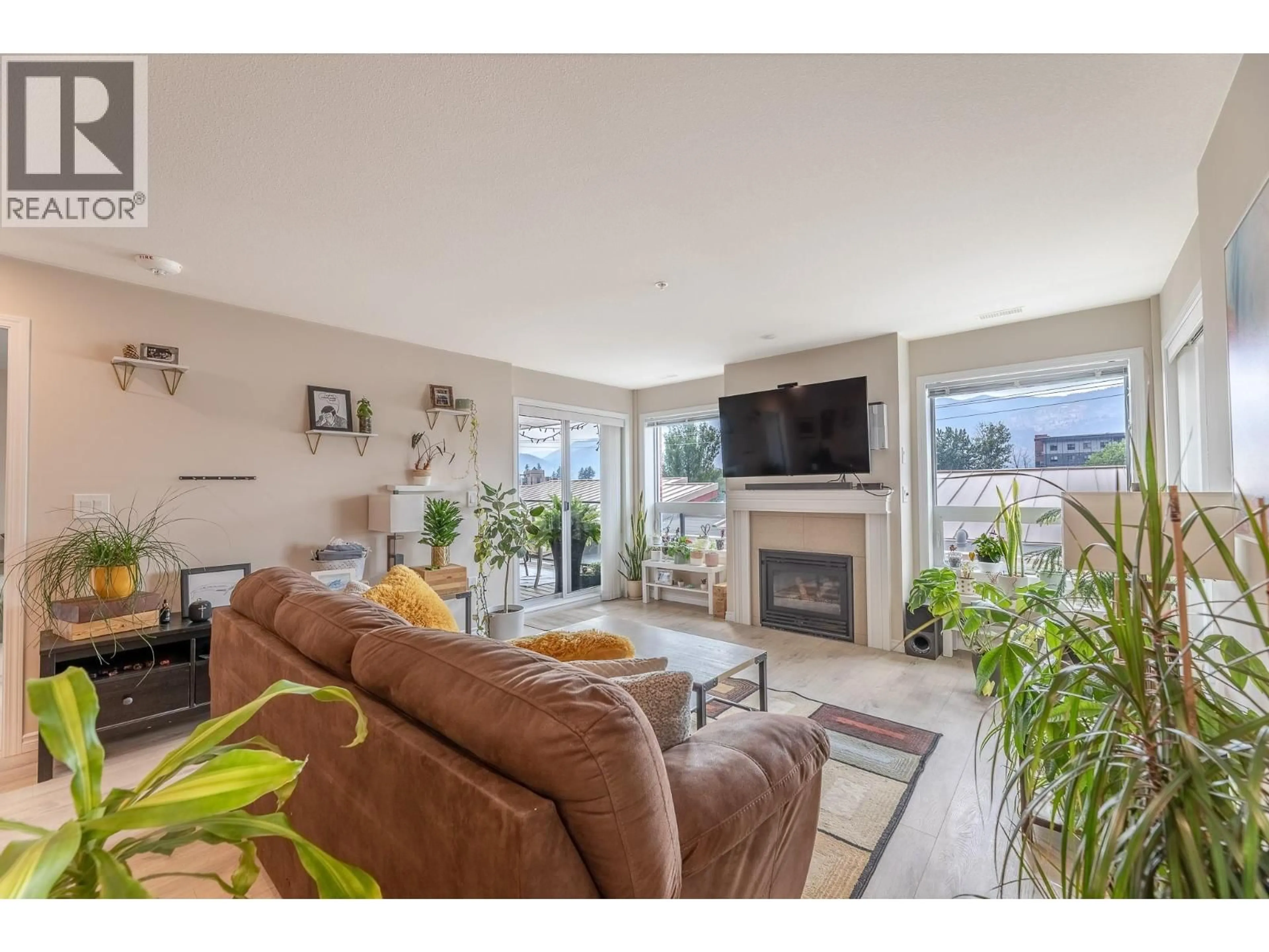 Living room with furniture, unknown for 304 - 3346 SKAHA LAKE ROAD, Penticton British Columbia V2A6G4