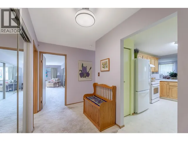 210 - 272 GREEN AVENUE WEST, Penticton 2