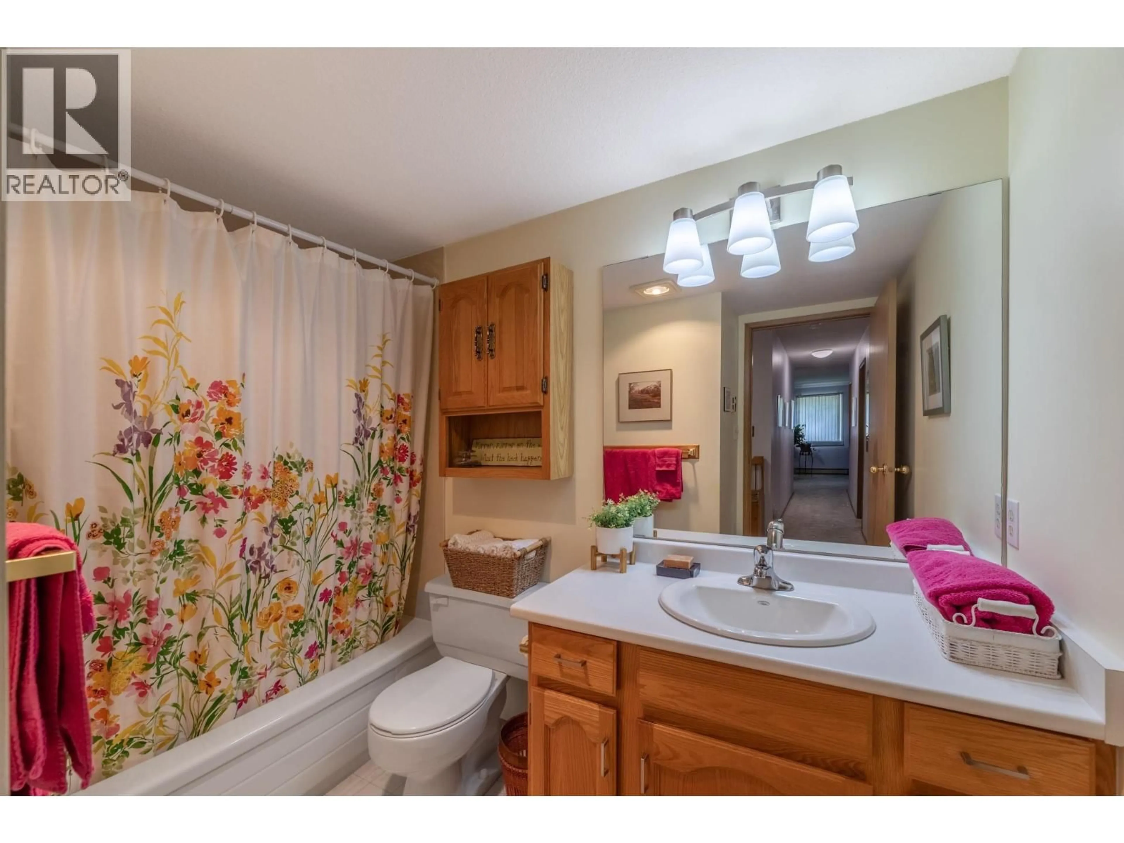 Standard bathroom, unknown for 210 - 272 GREEN AVENUE WEST, Penticton British Columbia V2A3T2