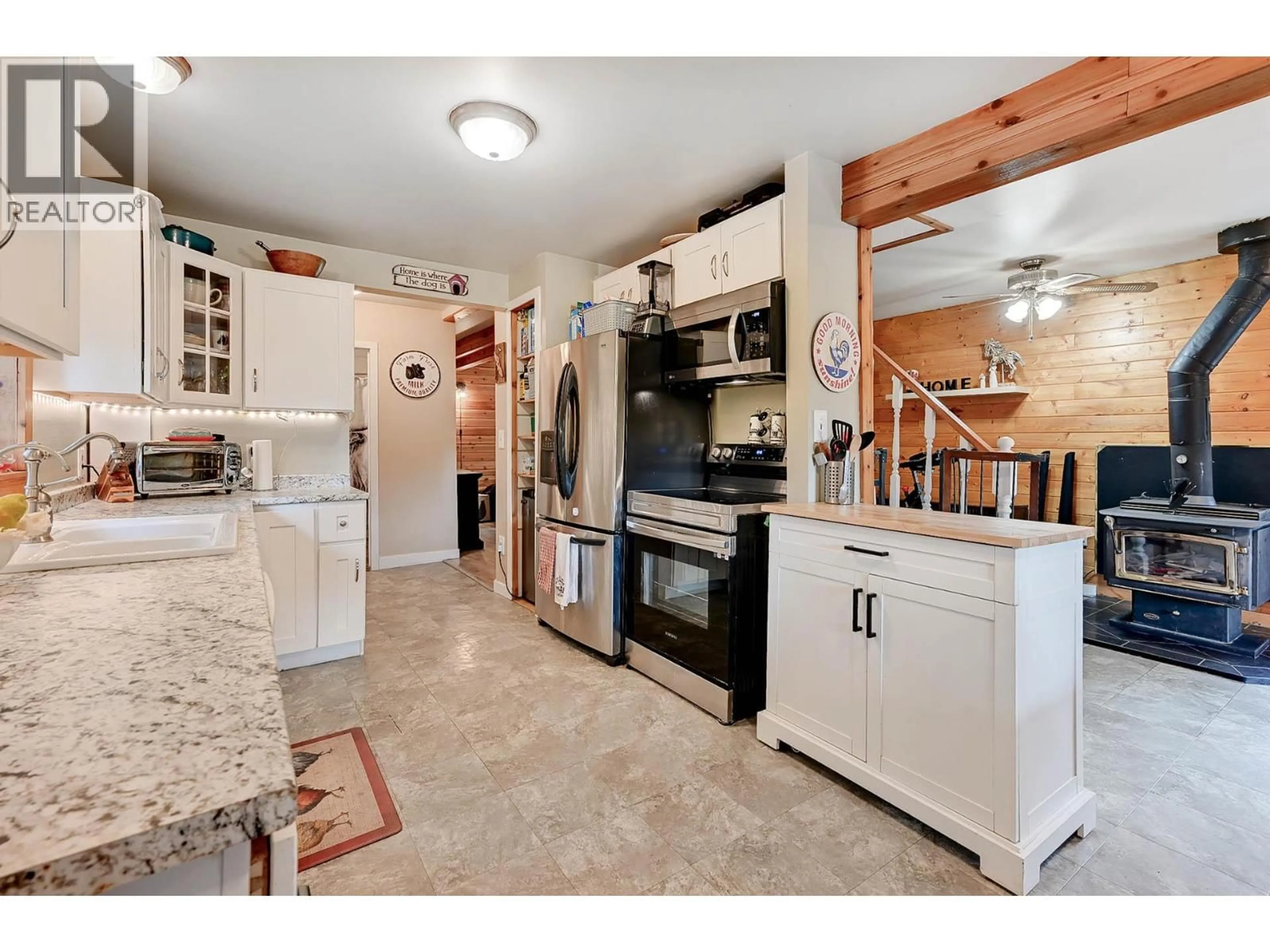 Open concept kitchen, ceramic/tile floor for 1153 VISTA POINT ROAD, Barriere British Columbia V0E1E0