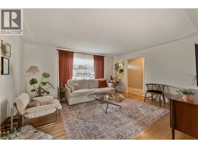 811 MARTIN AVENUE, Kelowna 3
