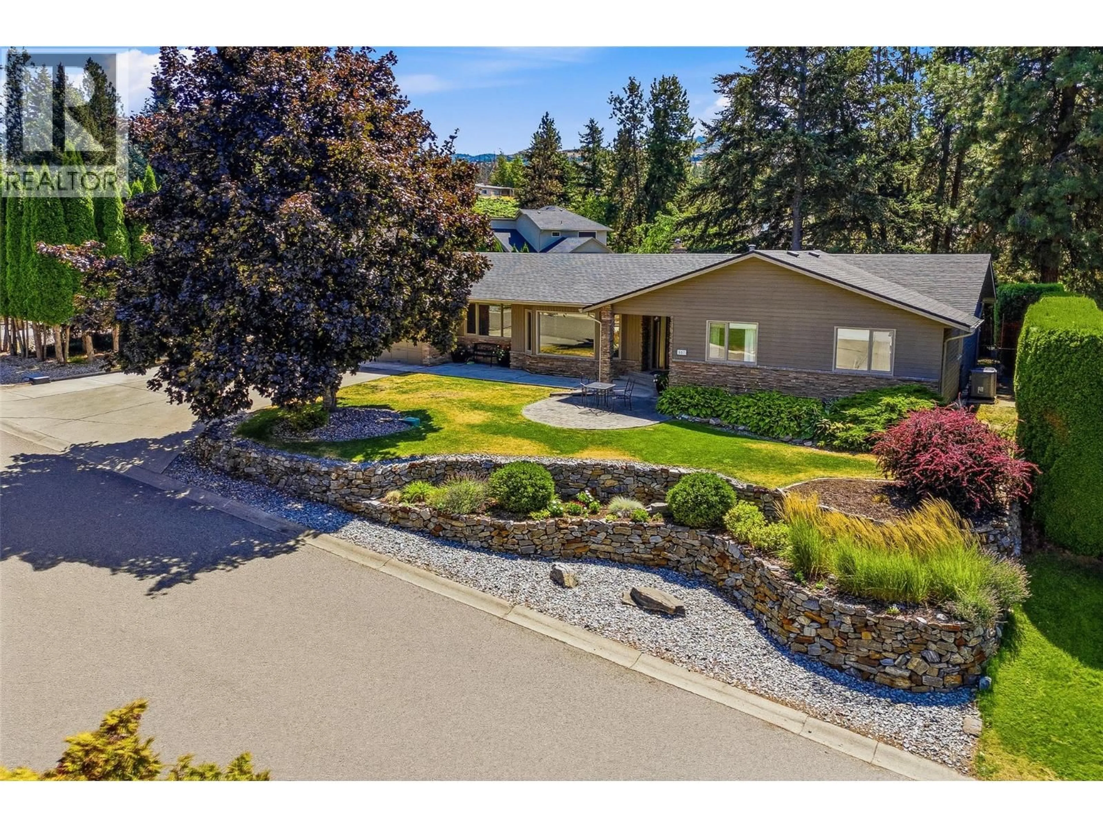 A pic from outside/outdoor area/front of a property/back of a property/a pic from drone, street for 557 VINTAGE TERRACE COURT, Kelowna British Columbia V1W2Z8