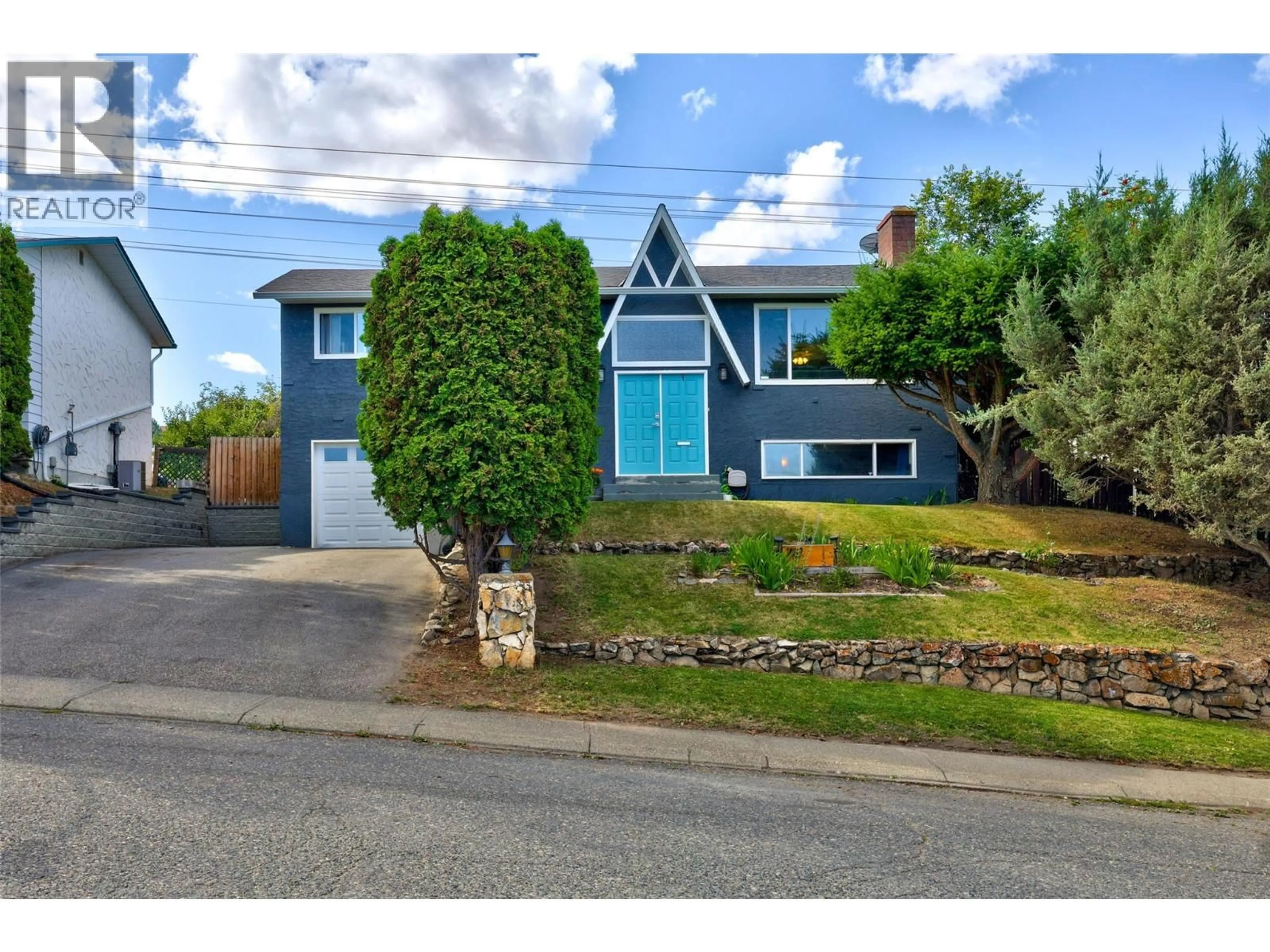 Home with vinyl exterior material, street for 781 SPRINGRIDGE PLACE, Kamloops British Columbia V2C1C8